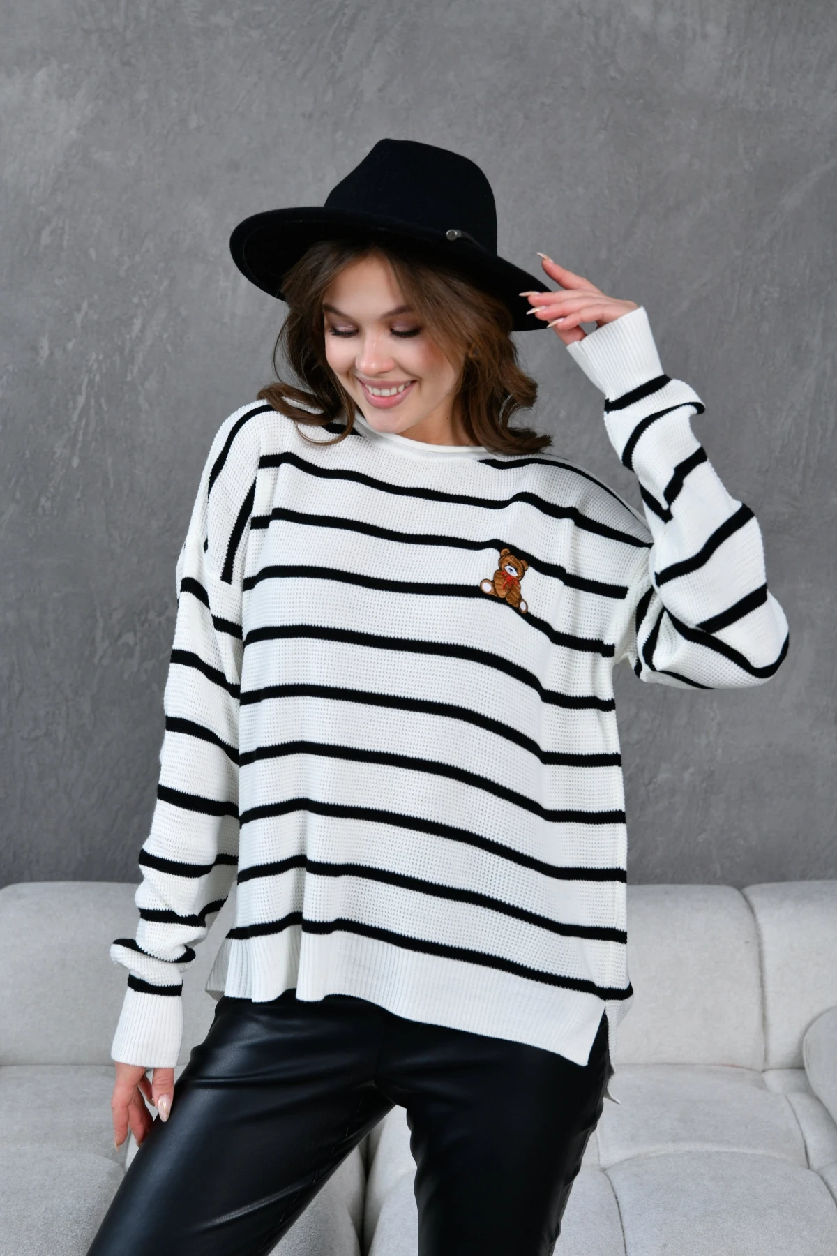 Kadın Bisiklet Yaka Nakış Detay Çizgili Oversize Triko Kazak