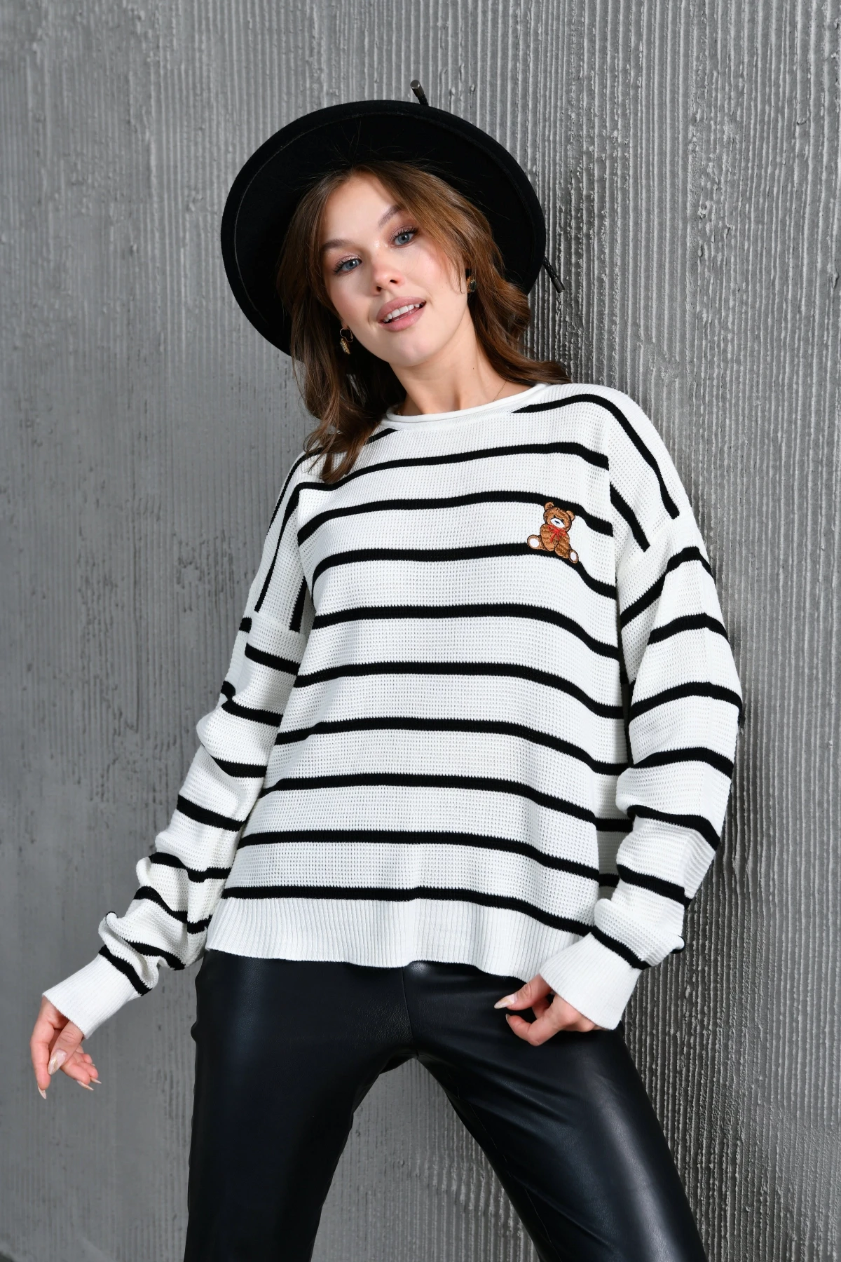 Kadın Bisiklet Yaka Nakış Detay Çizgili Oversize Triko Kazak