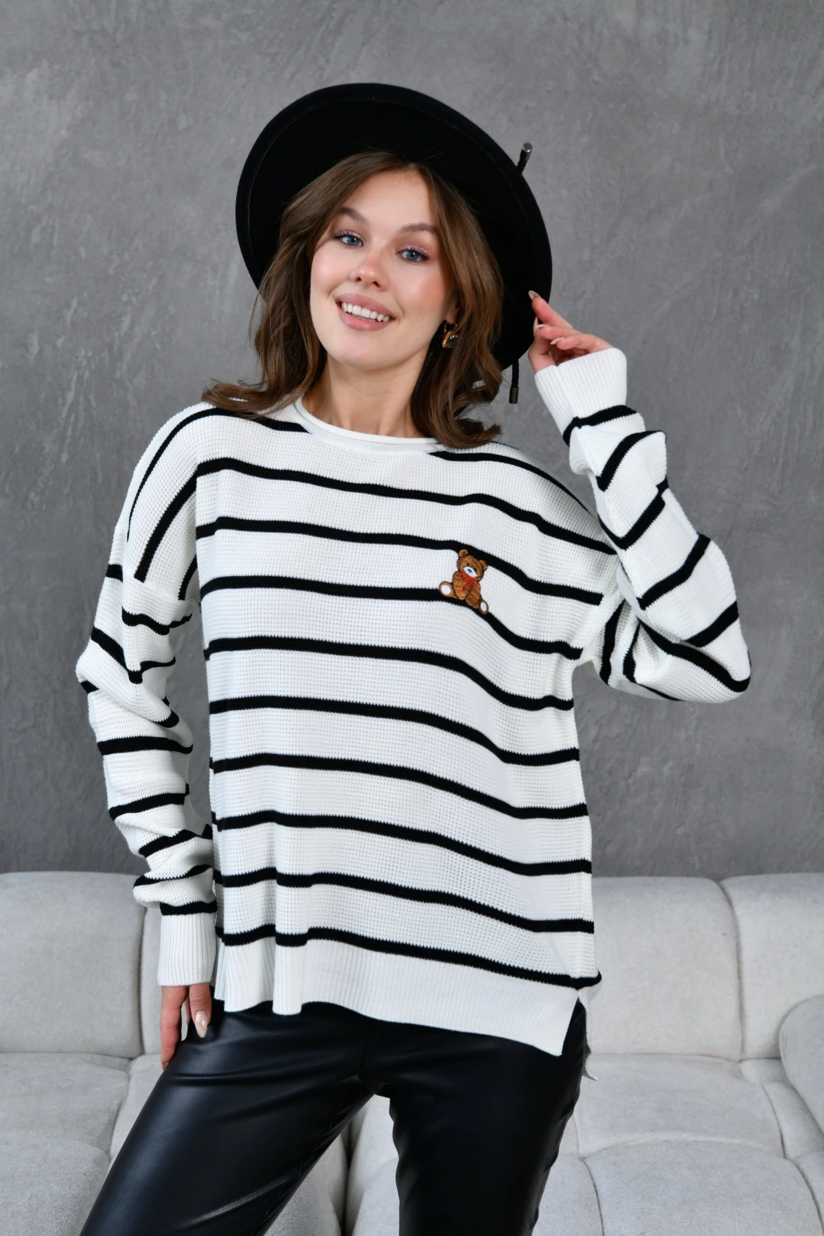 Kadın Bisiklet Yaka Nakış Detay Çizgili Oversize Triko Kazak