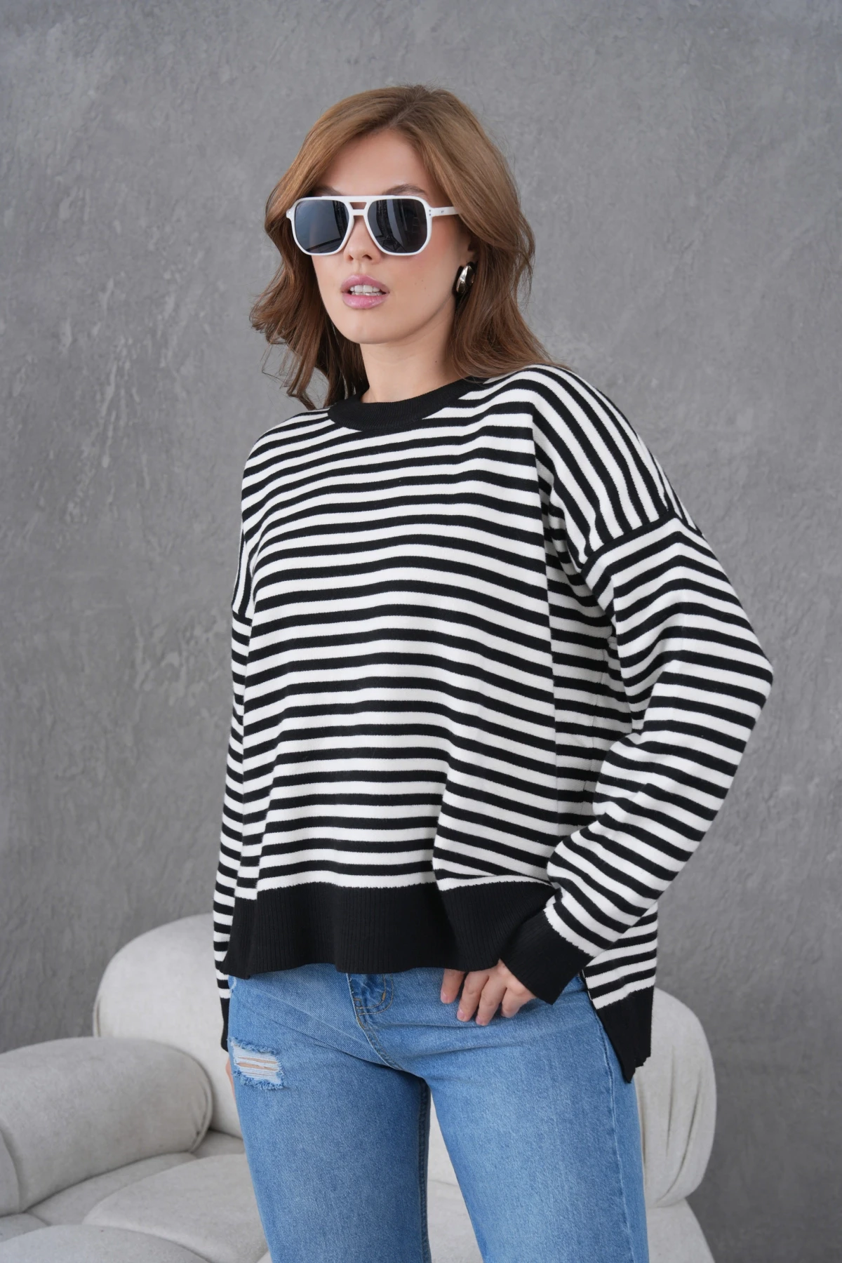 Kadın Bisiklet Yaka Nakış Detay Yırtmaçlı Oversize Çizgili Triko Kazak