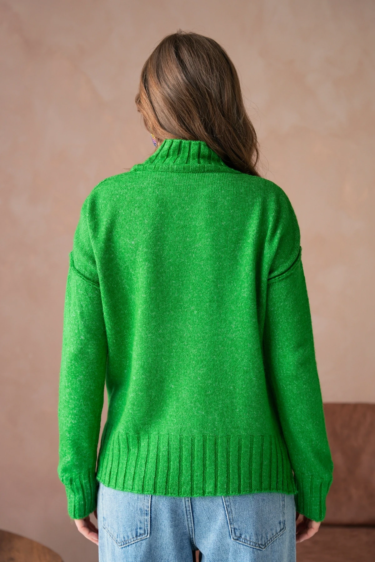 Kadın Dik Yaka Nakış Detay Yırtmaçlı Triko Kazak