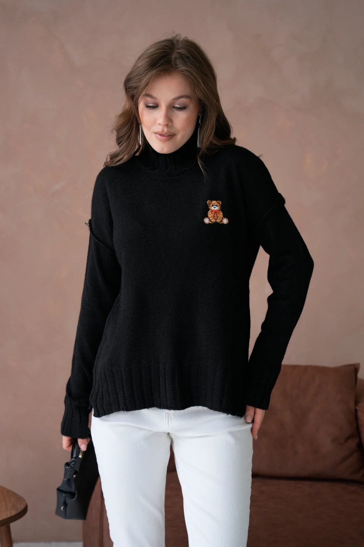 Kadın Dik Yaka Nakış Detay Yırtmaçlı Triko Kazak