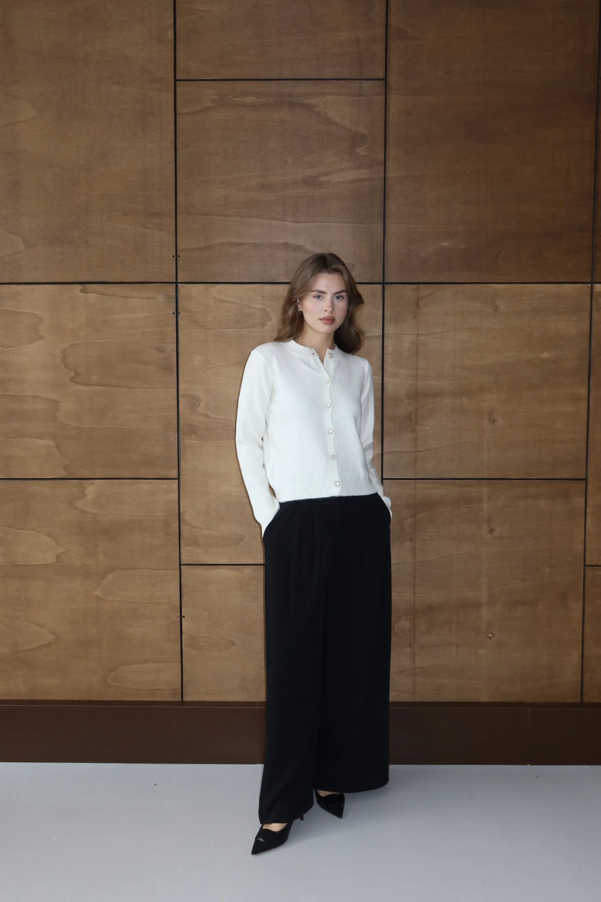 Kadın Kemik İnci Düğmeli Yumuşak Dokulu Bisiklet Yaka Triko Hırka