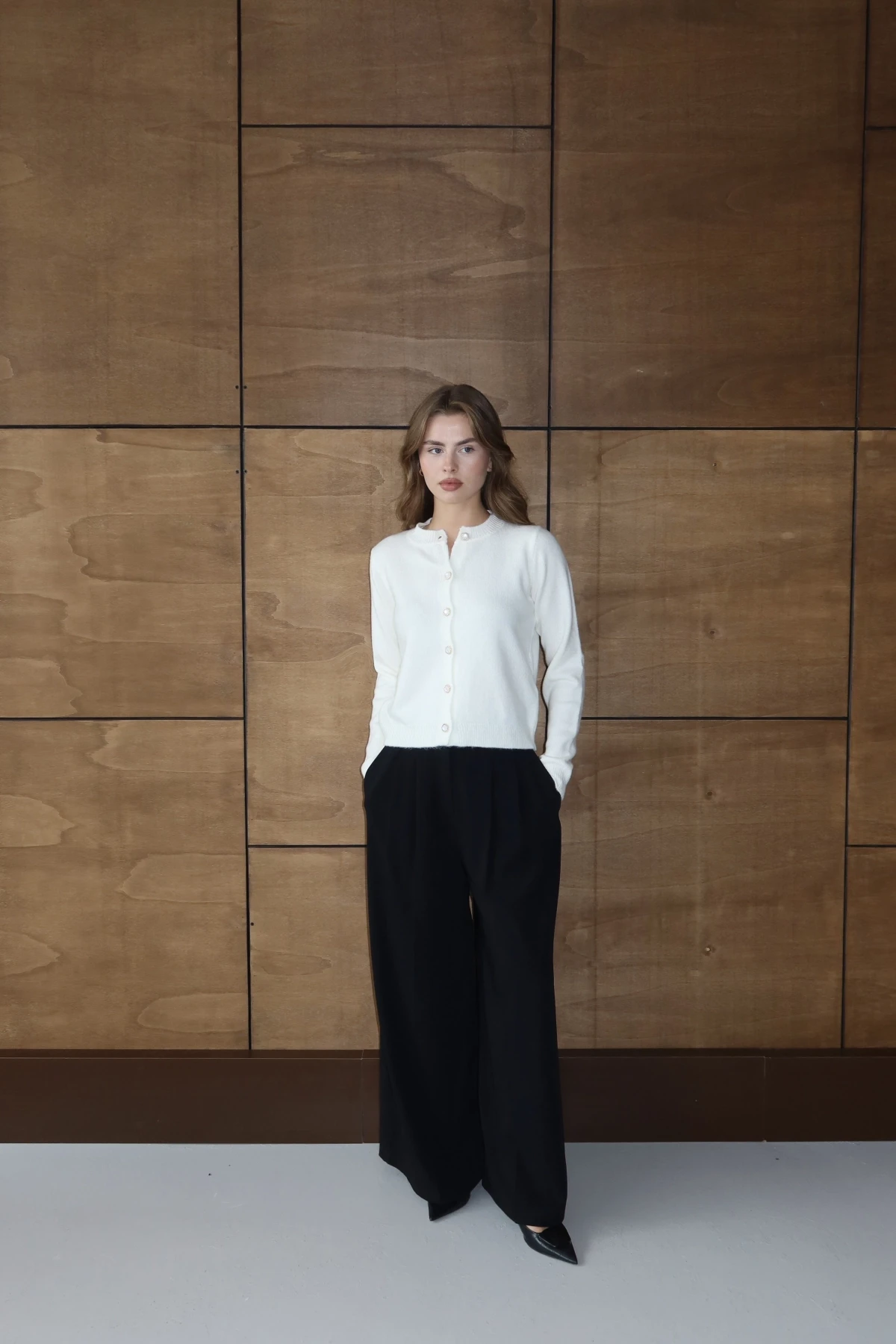 Kadın Kemik İnci Düğmeli Yumuşak Dokulu Bisiklet Yaka Triko Hırka