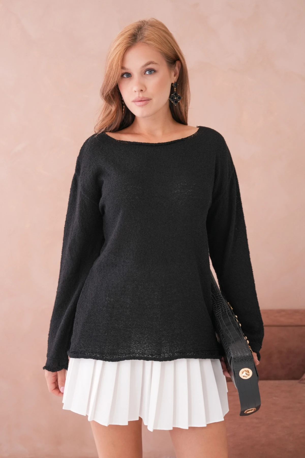 Kadın Siyah Basic Oversize Kayık Yaka Dokulu Triko Kazak