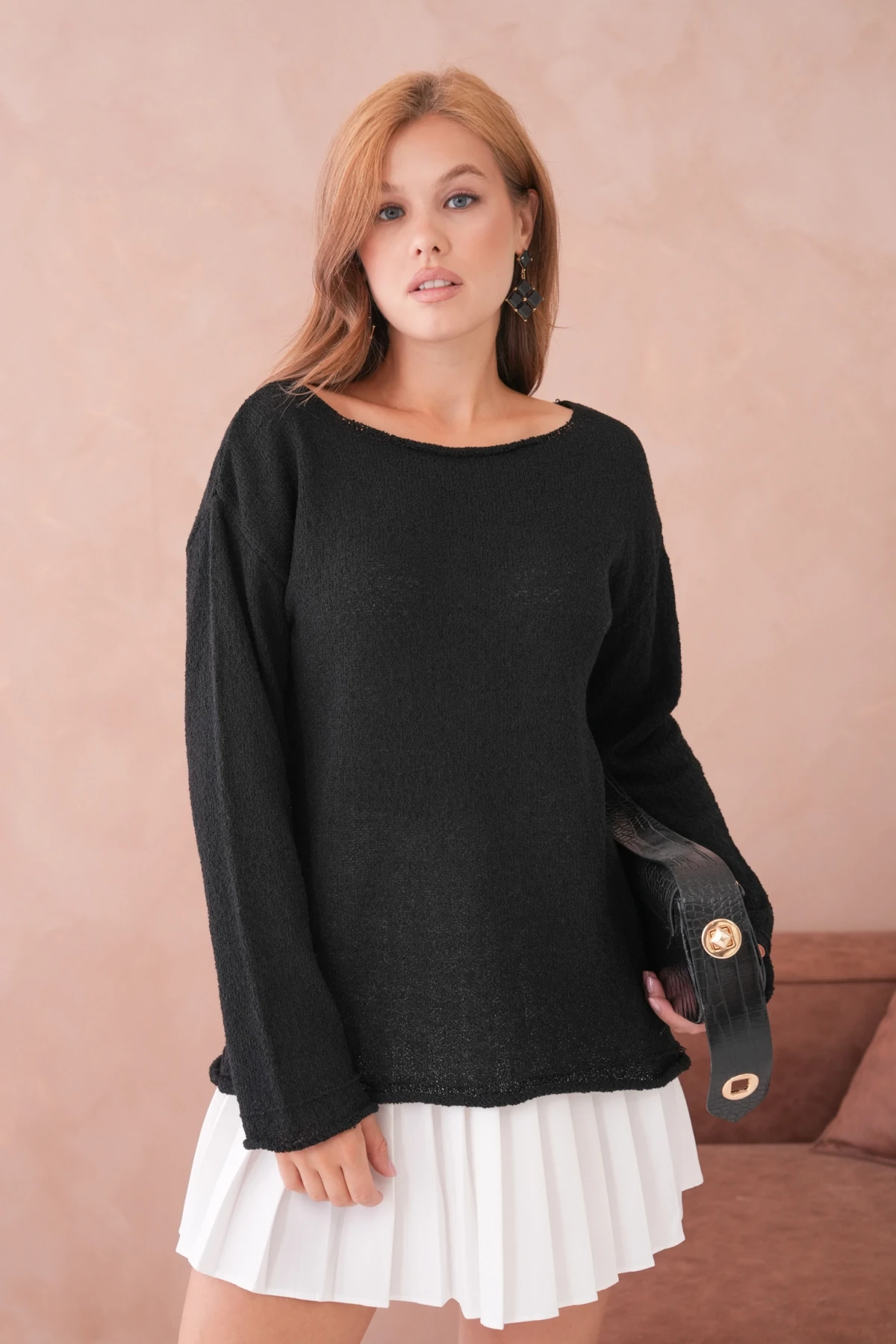 Kadın Siyah Basic Oversize Kayık Yaka Dokulu Triko Kazak