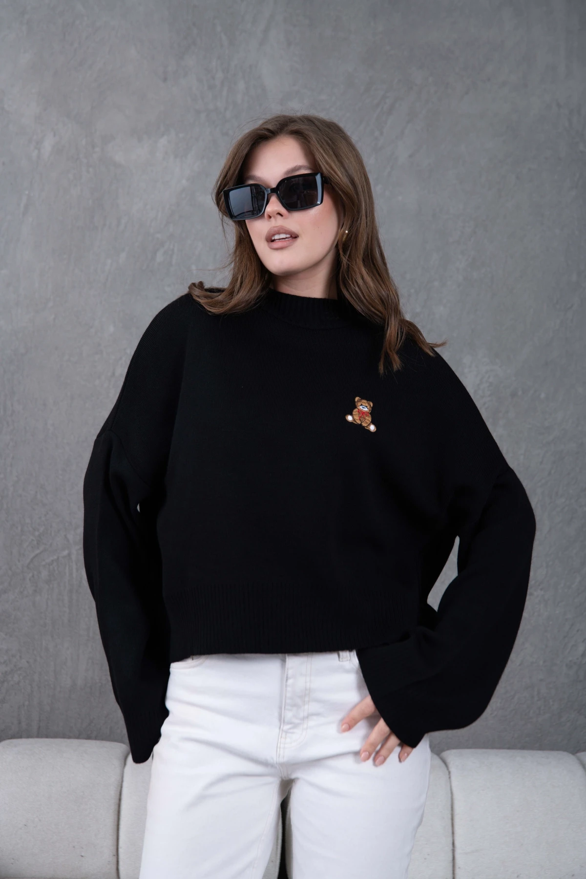 Kadın Siyah Dik Yaka Oversize Nakışlı Triko Kazak