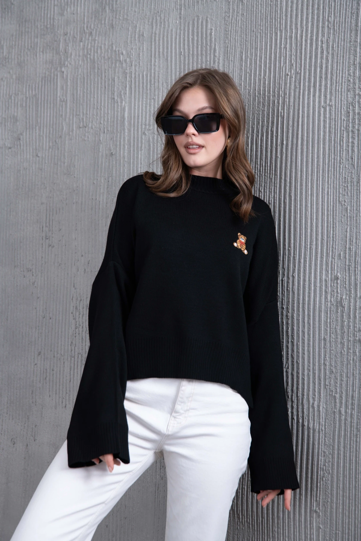 Kadın Siyah Dik Yaka Oversize Nakışlı Triko Kazak