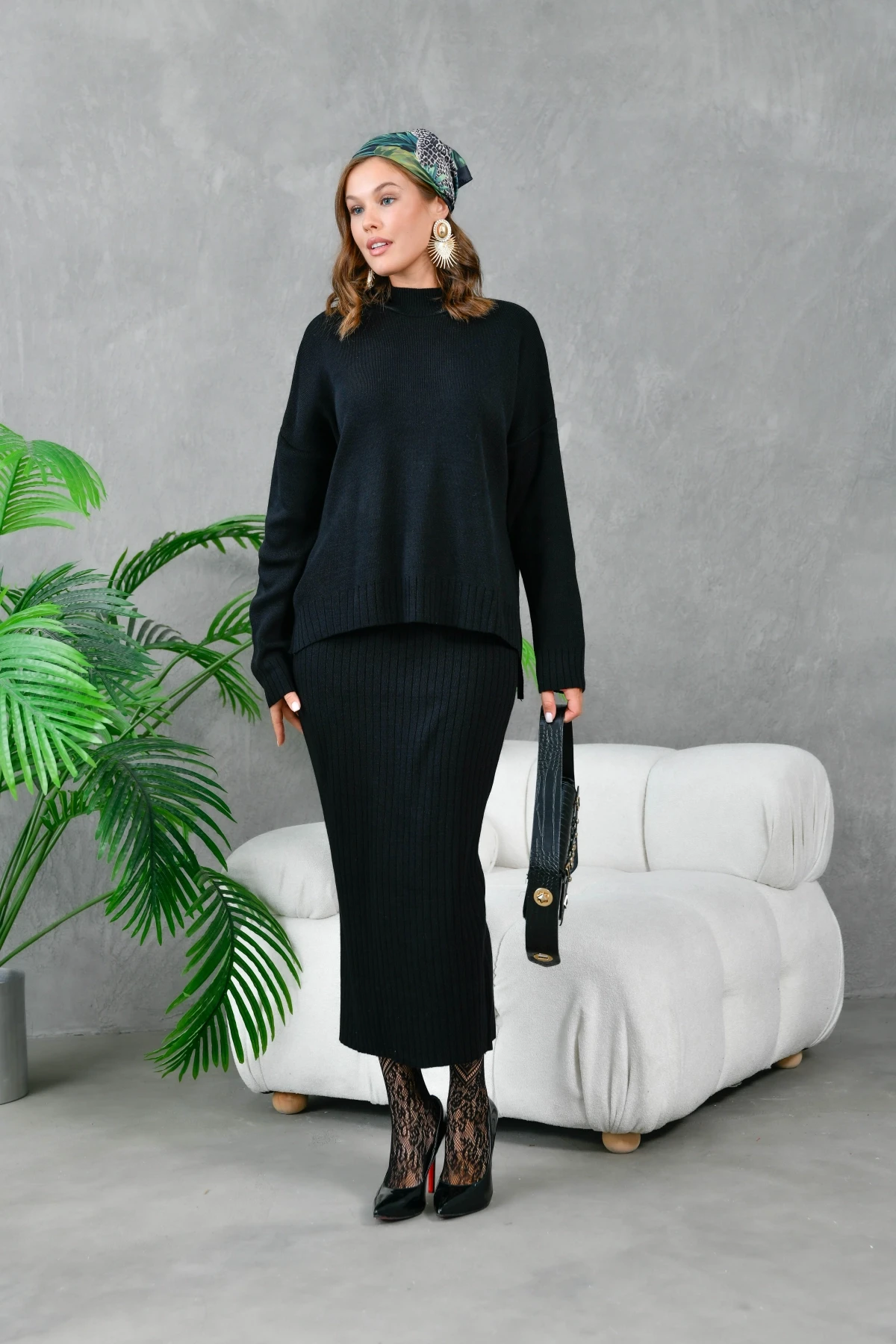 Kadın Siyah Dik Yaka Salaş Kazak Uzun Etekli İkili Triko Takım