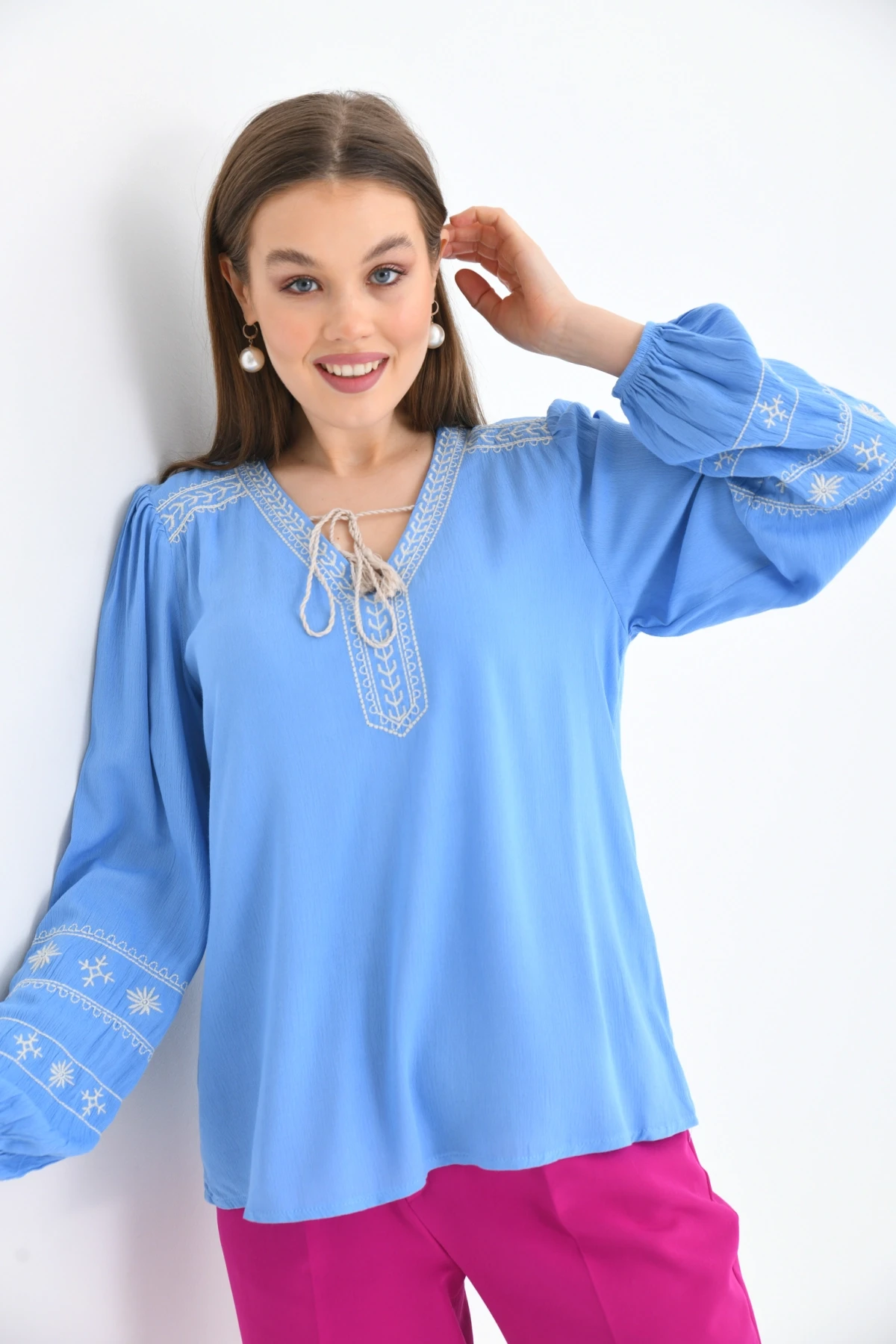 Nakış Detaylı Rahat Yazlık Bluz