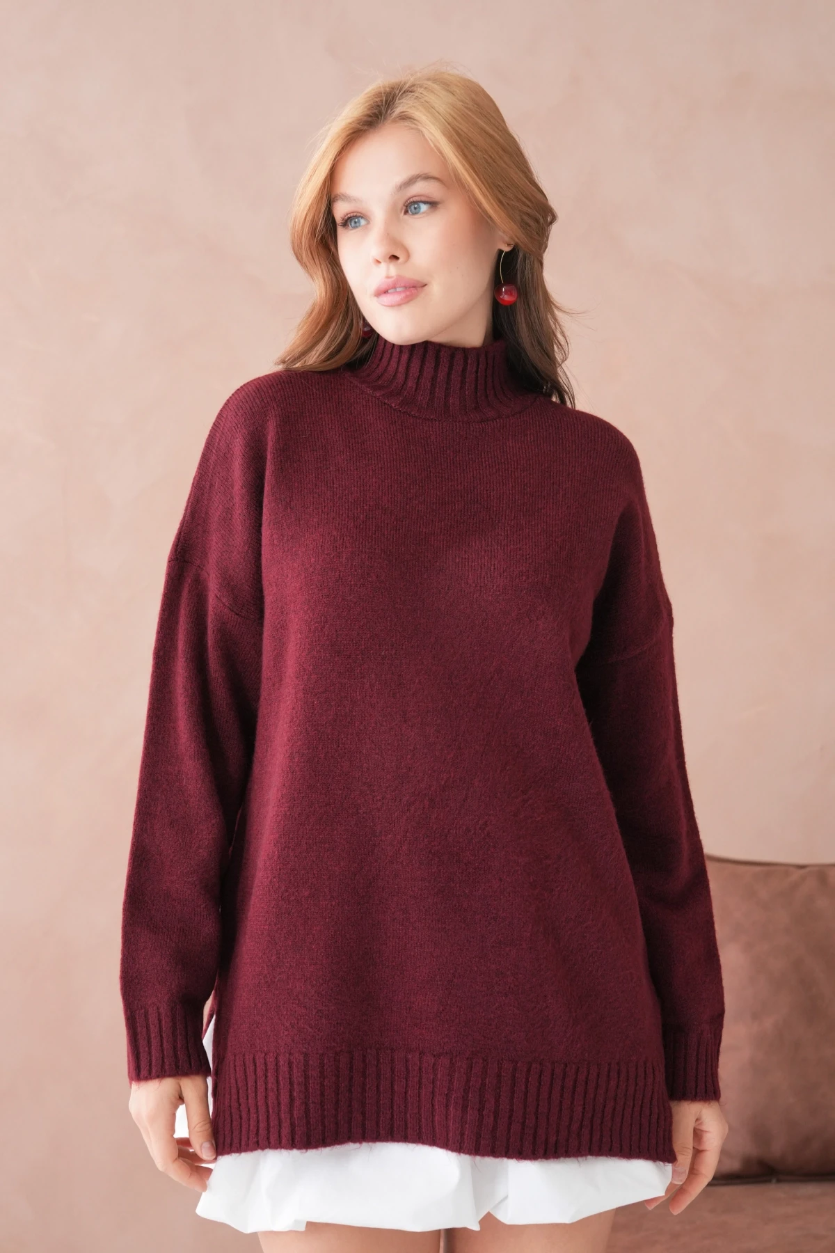 Kadın Yarım Balıkçı Yaka Yırtmaçlı Oversize Triko Kazak