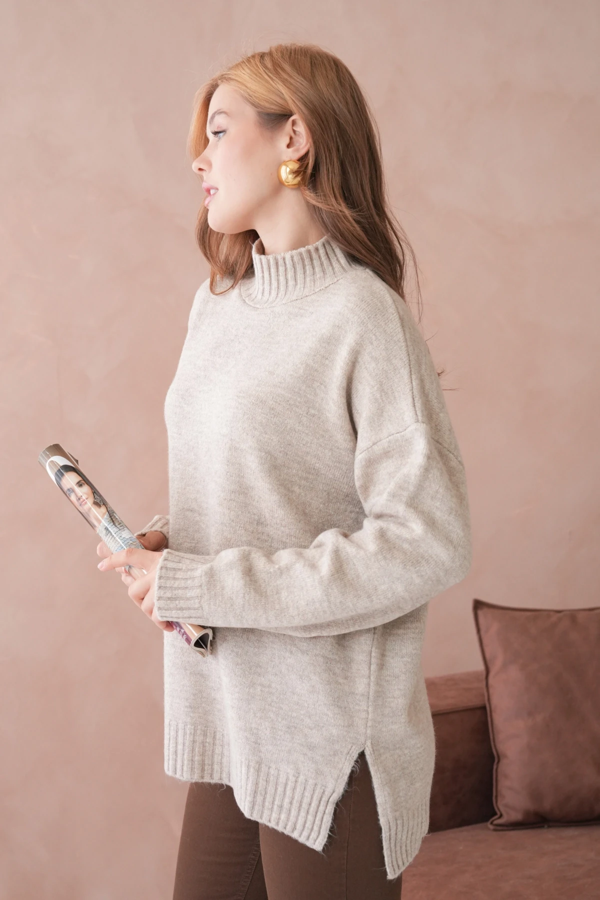 Kadın Yarım Balıkçı Yaka Yırtmaçlı Oversize Triko Kazak