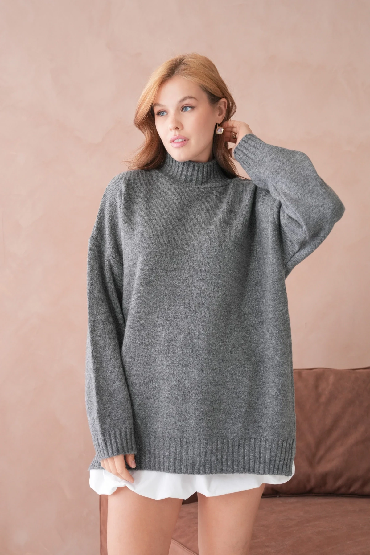 Kadın Yarım Balıkçı Yaka Yırtmaçlı Oversize Triko Kazak