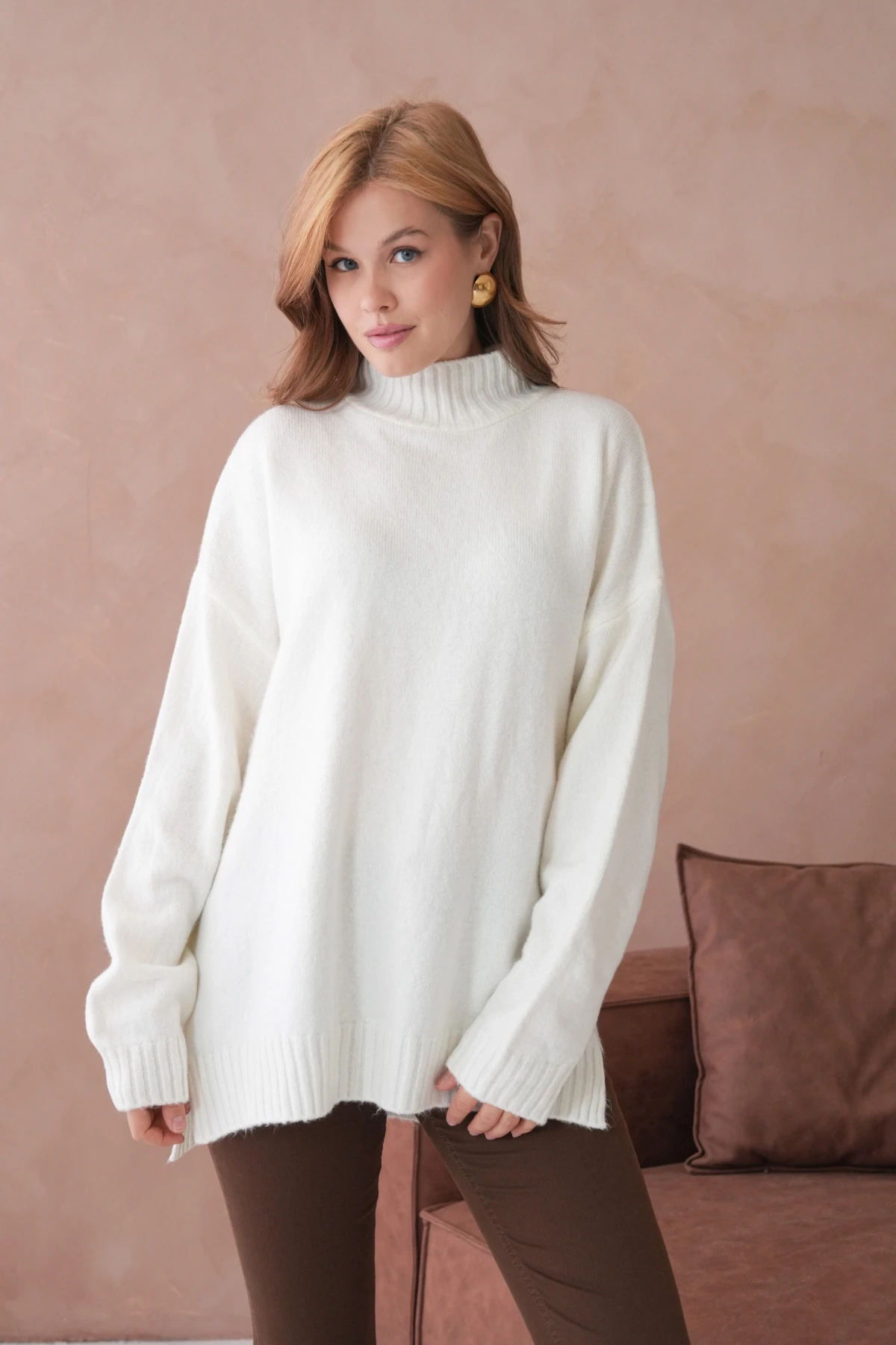 Kadın Yarım Balıkçı Yaka Yırtmaçlı Oversize Triko Kazak