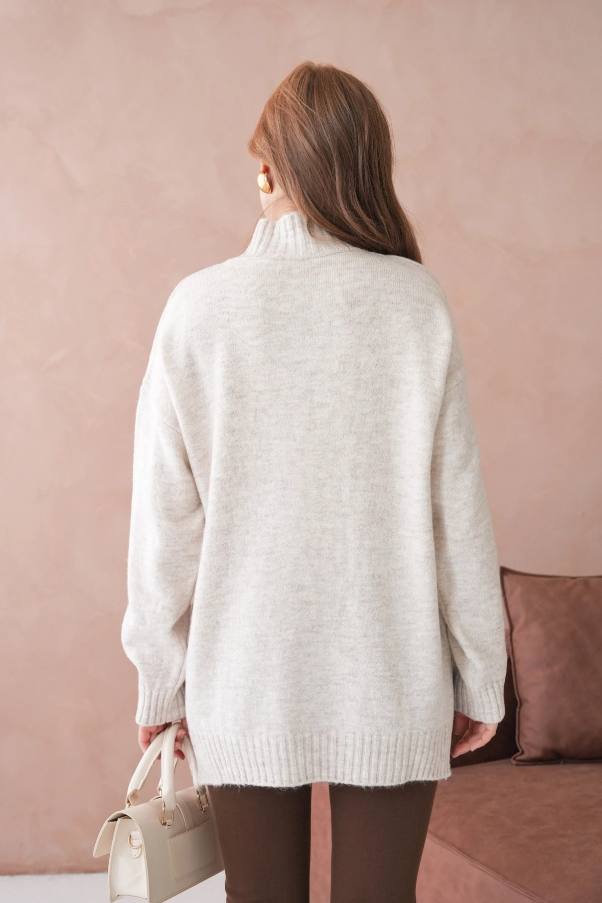 Kadın Yarım Balıkçı Yaka Yırtmaçlı Oversize Triko Kazak