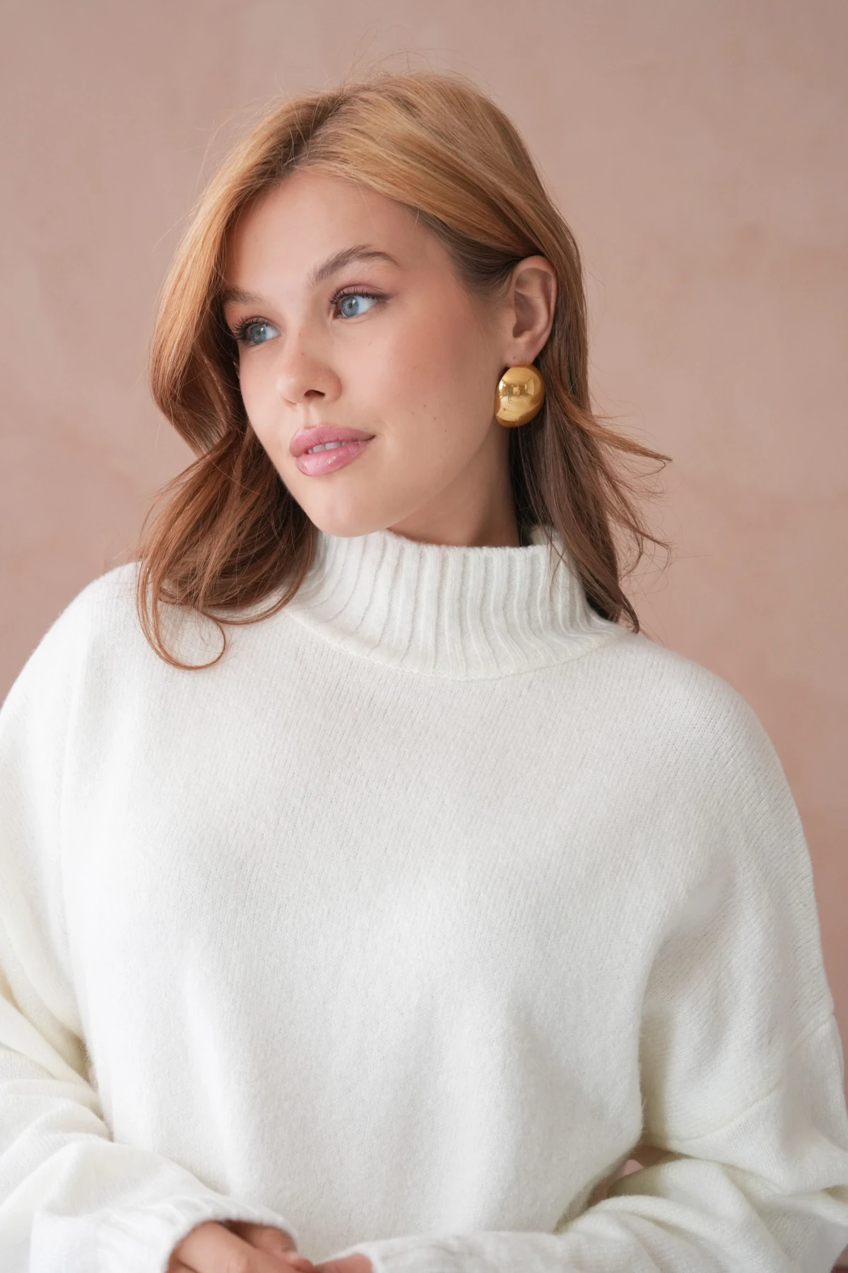 Kadın Yarım Balıkçı Yaka Yırtmaçlı Oversize Triko Kazak