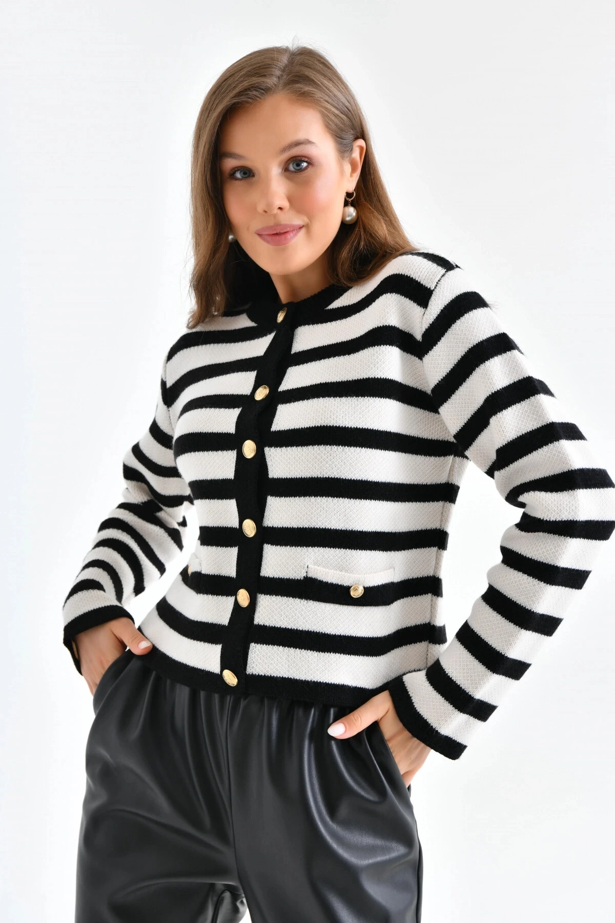 Siyah Beyaz Çizgili Triko Hırka