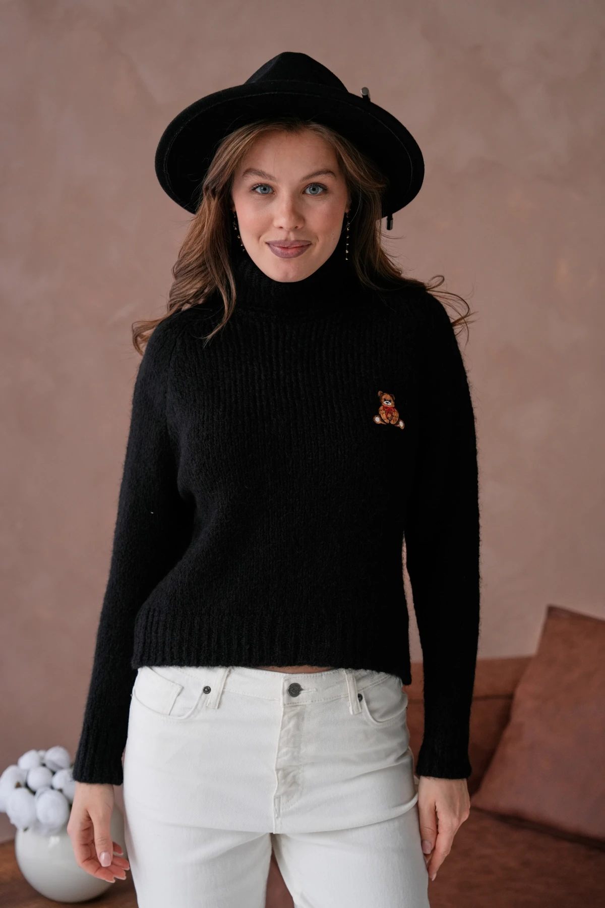 Kadın Balıkçı Yaka Nakış Detaylı Yumuşak Dokulu Kaşkorse Triko Kazak