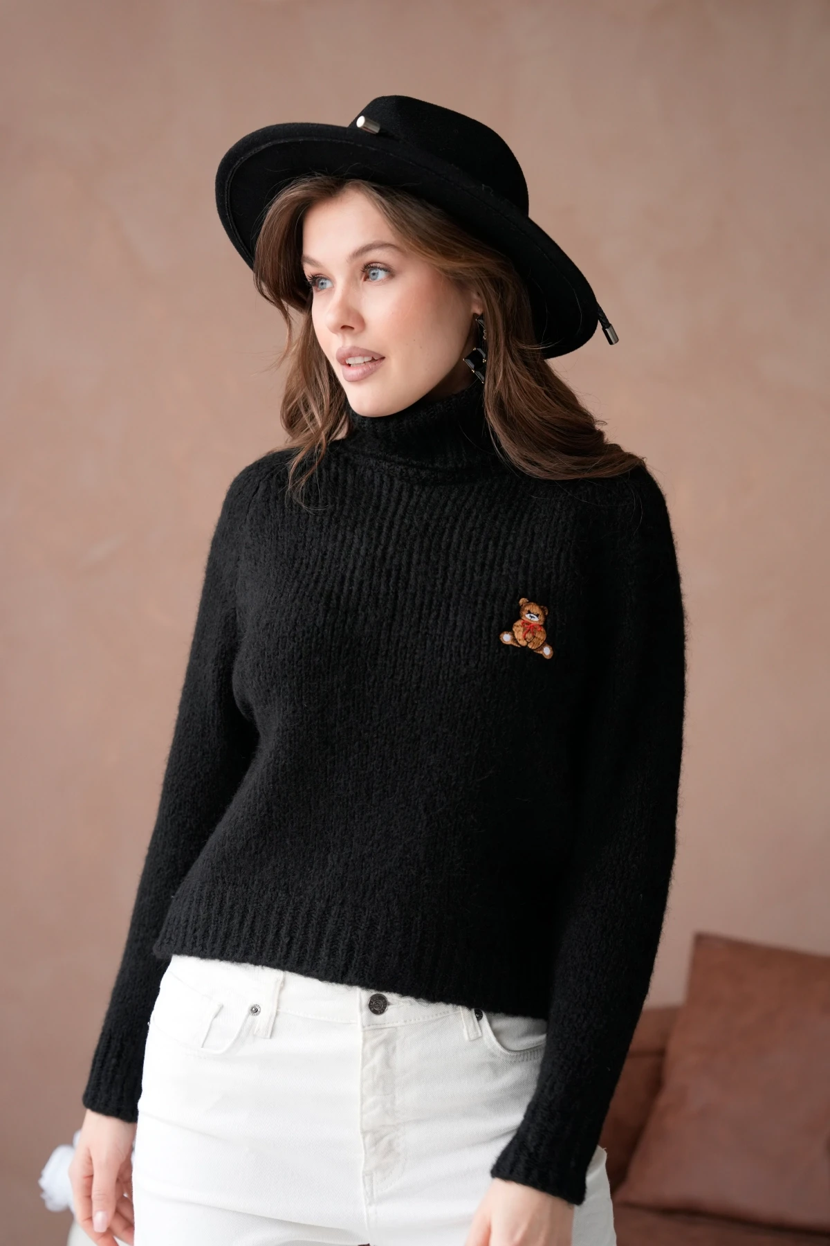 Kadın Balıkçı Yaka Nakış Detaylı Yumuşak Dokulu Kaşkorse Triko Kazak