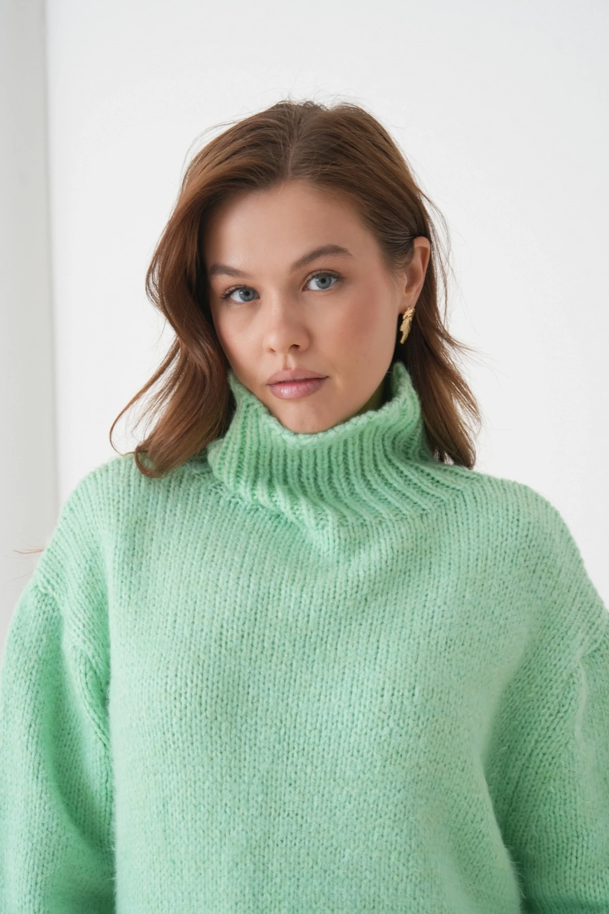 Kadın Balıkçı Yaka Oversize Kaşkarse Triko Kazak