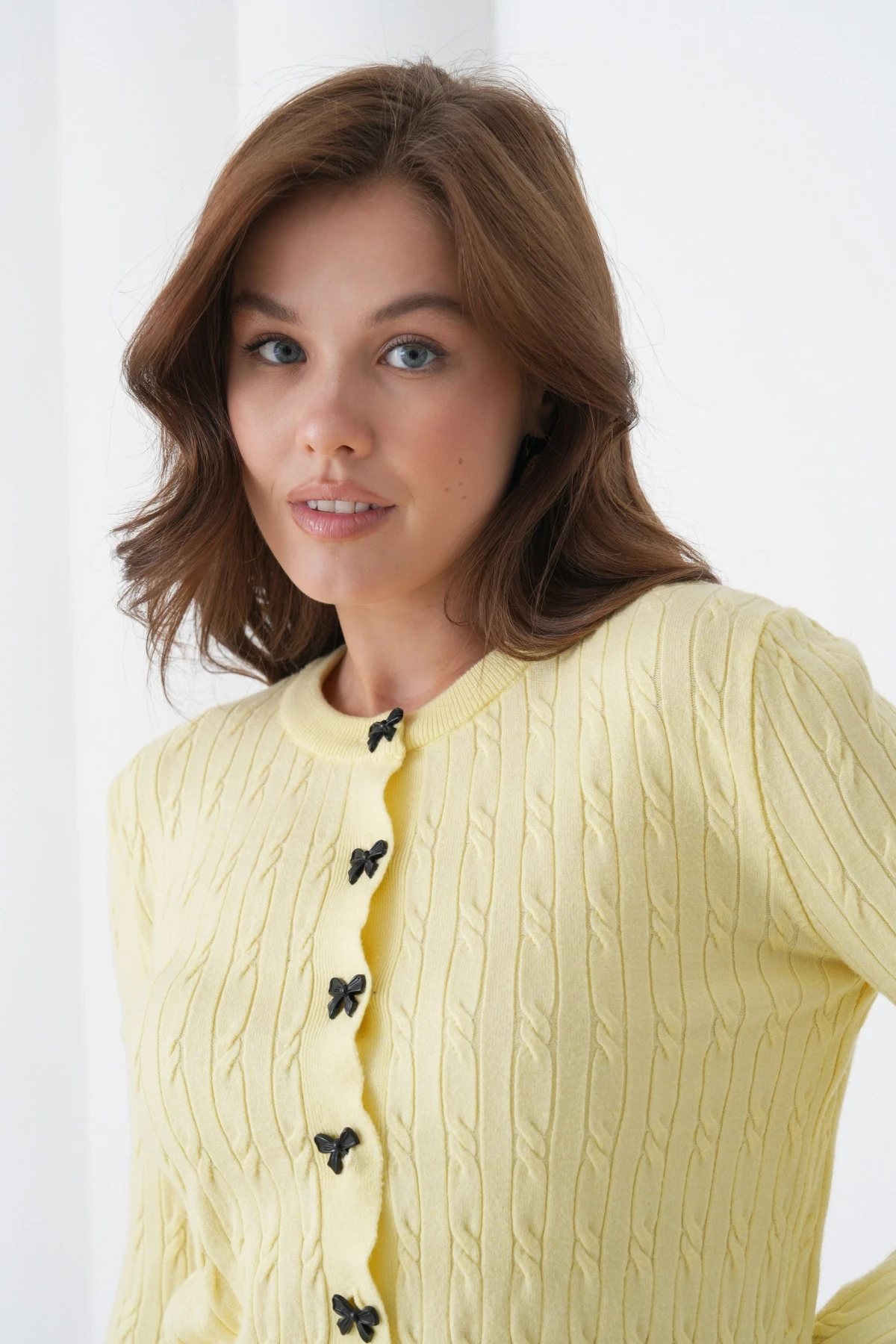 Kadın Bisiklet Yaka Düğme Detay Saç Örgü Yumuşak Dokulu Triko Hırka 