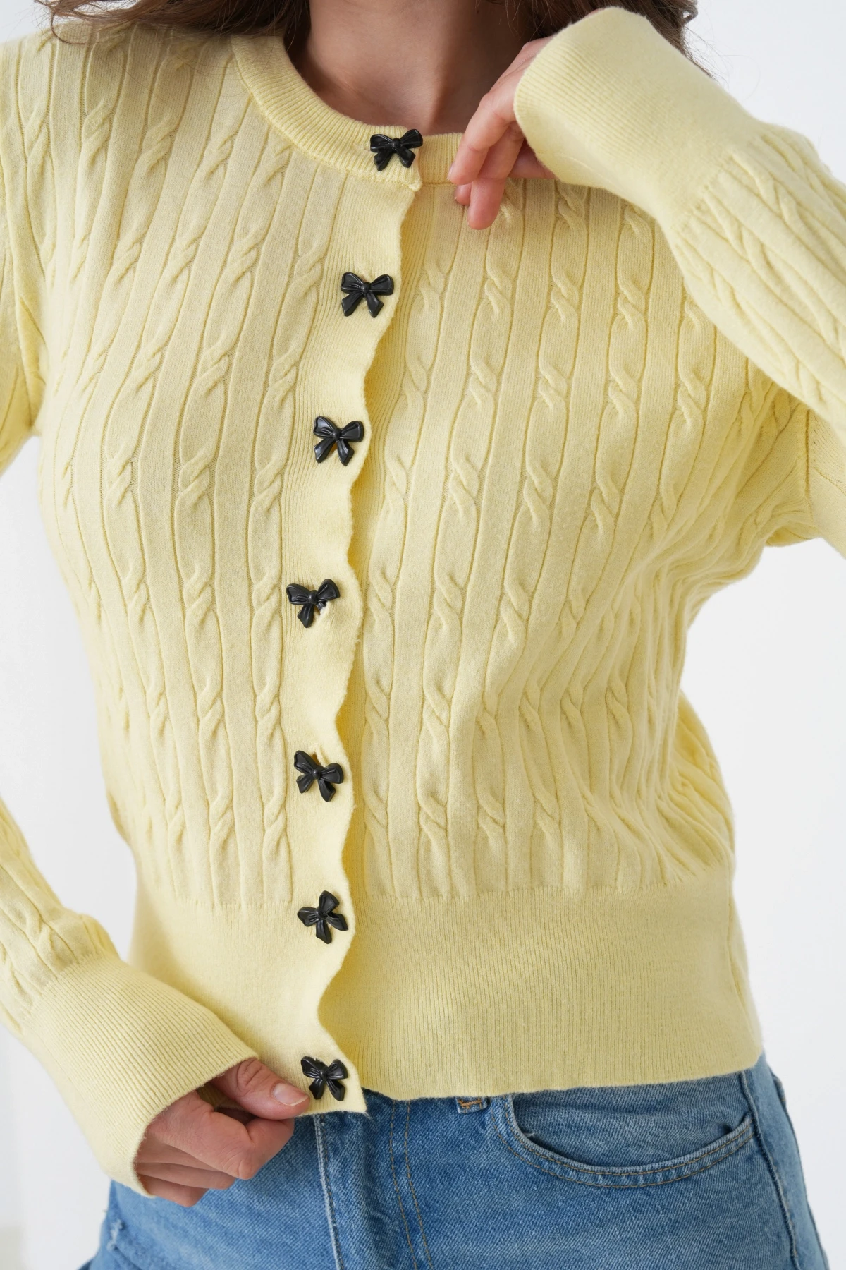 Kadın Bisiklet Yaka Düğme Detay Saç Örgü Yumuşak Dokulu Triko Hırka 