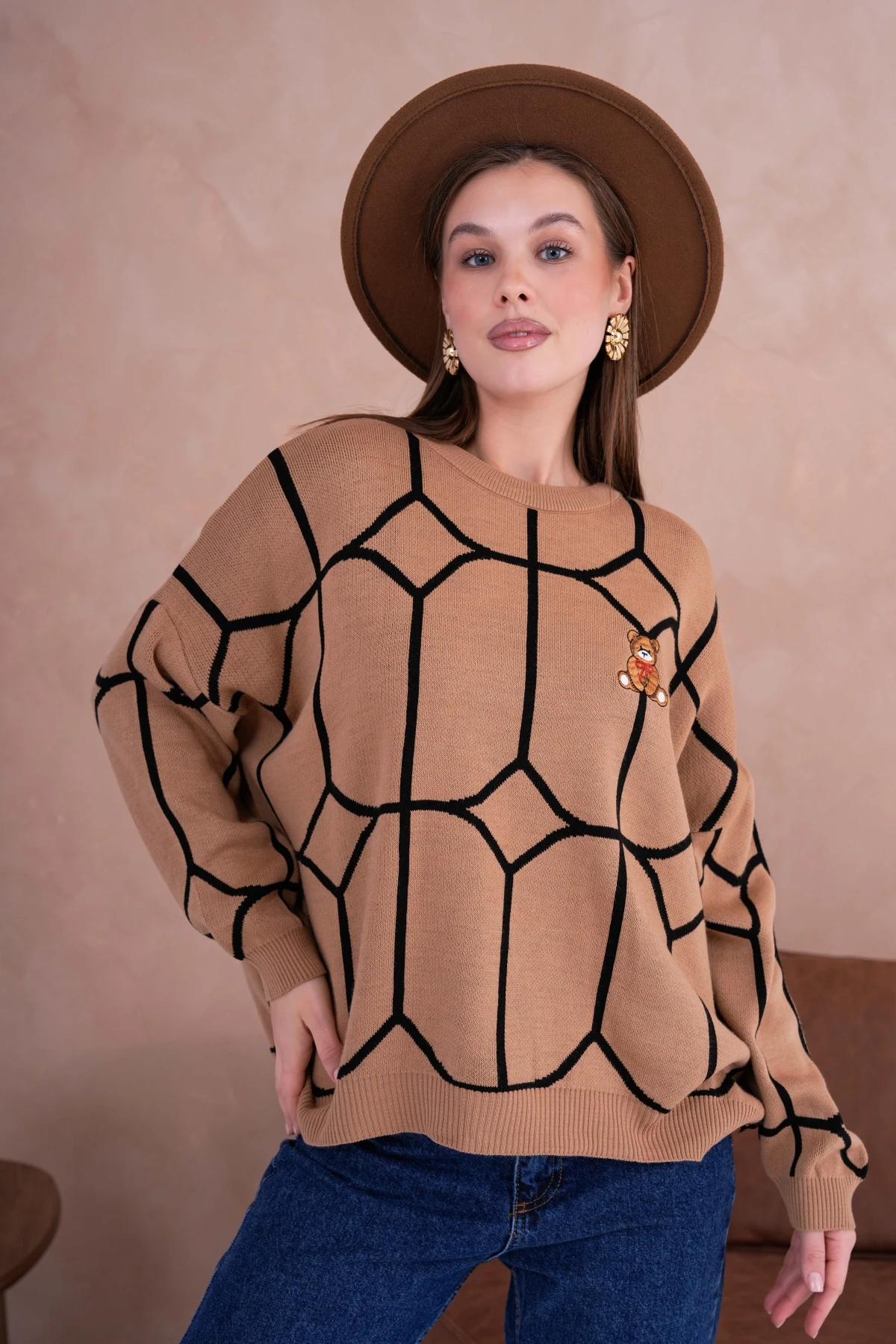 Kadın Camel Dik Yaka Örgü Detay Nakışlı Oversize Triko Kazak