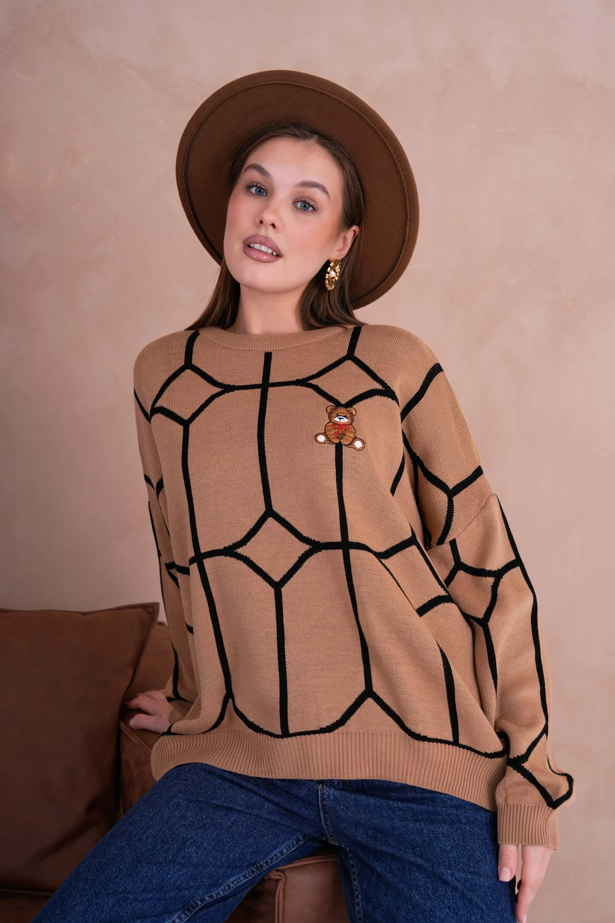 Kadın Camel Dik Yaka Örgü Detay Nakışlı Oversize Triko Kazak