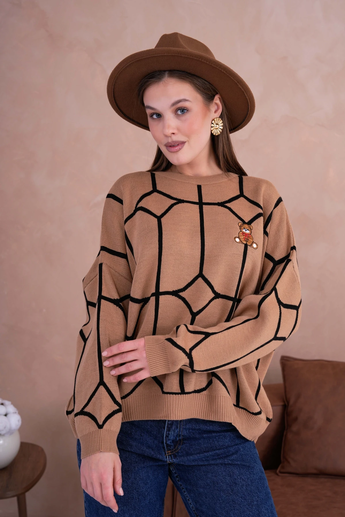 Kadın Camel Dik Yaka Örgü Detay Nakışlı Oversize Triko Kazak