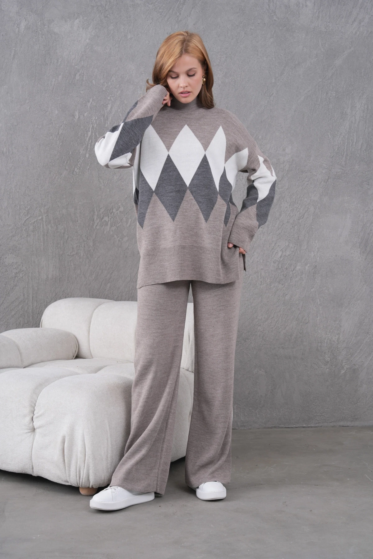 Kadın Dik Yaka Desenli Yırtmaçlı Kazak Pantolon İkil Triko Takım