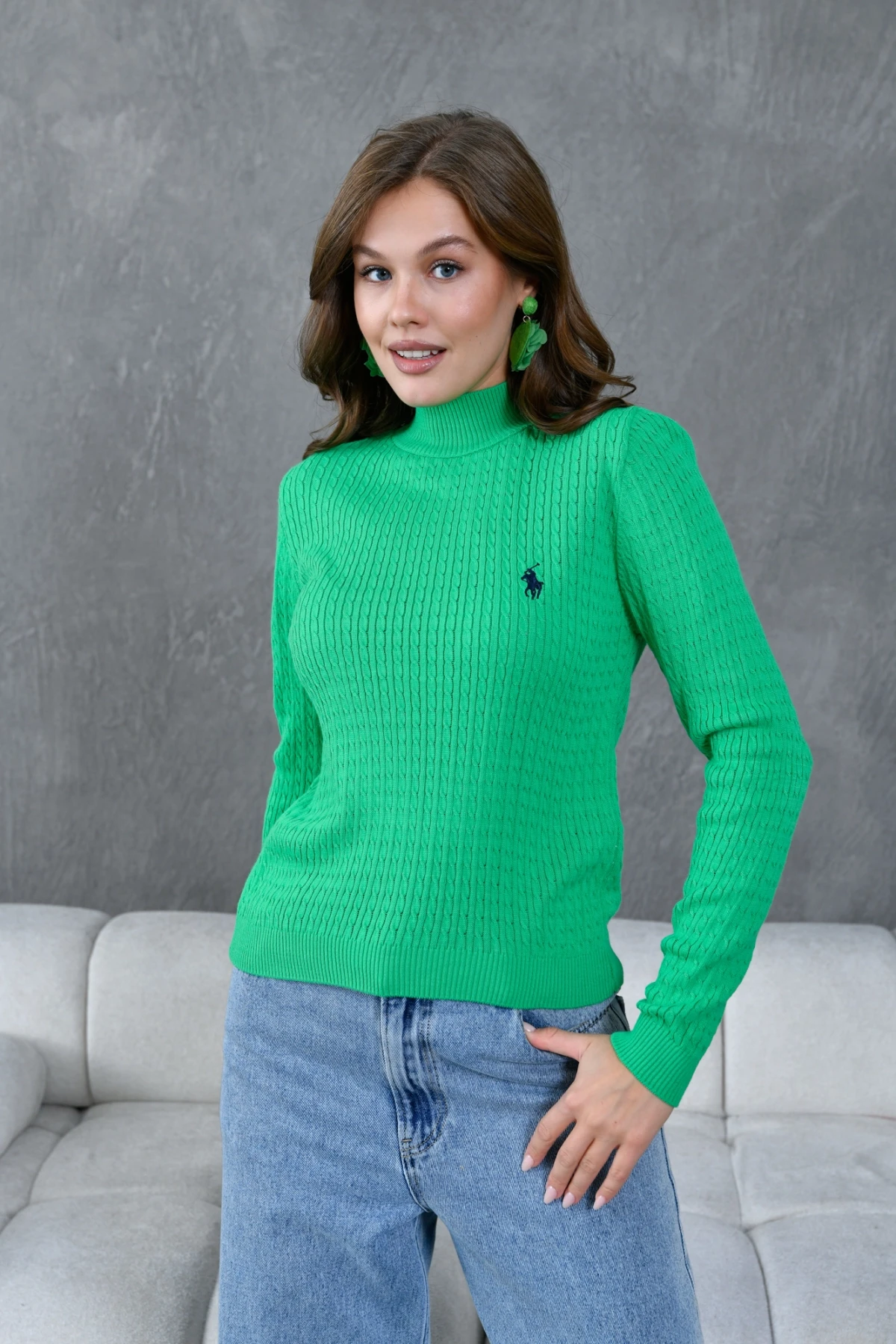 Kadın Dik Yaka Saç Örgü Nakış Detaylı Triko Kazak