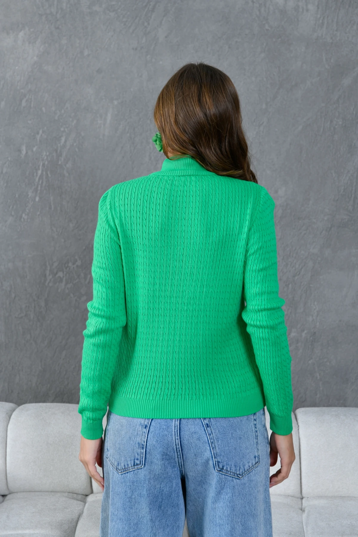 Kadın Dik Yaka Saç Örgü Nakış Detaylı Triko Kazak