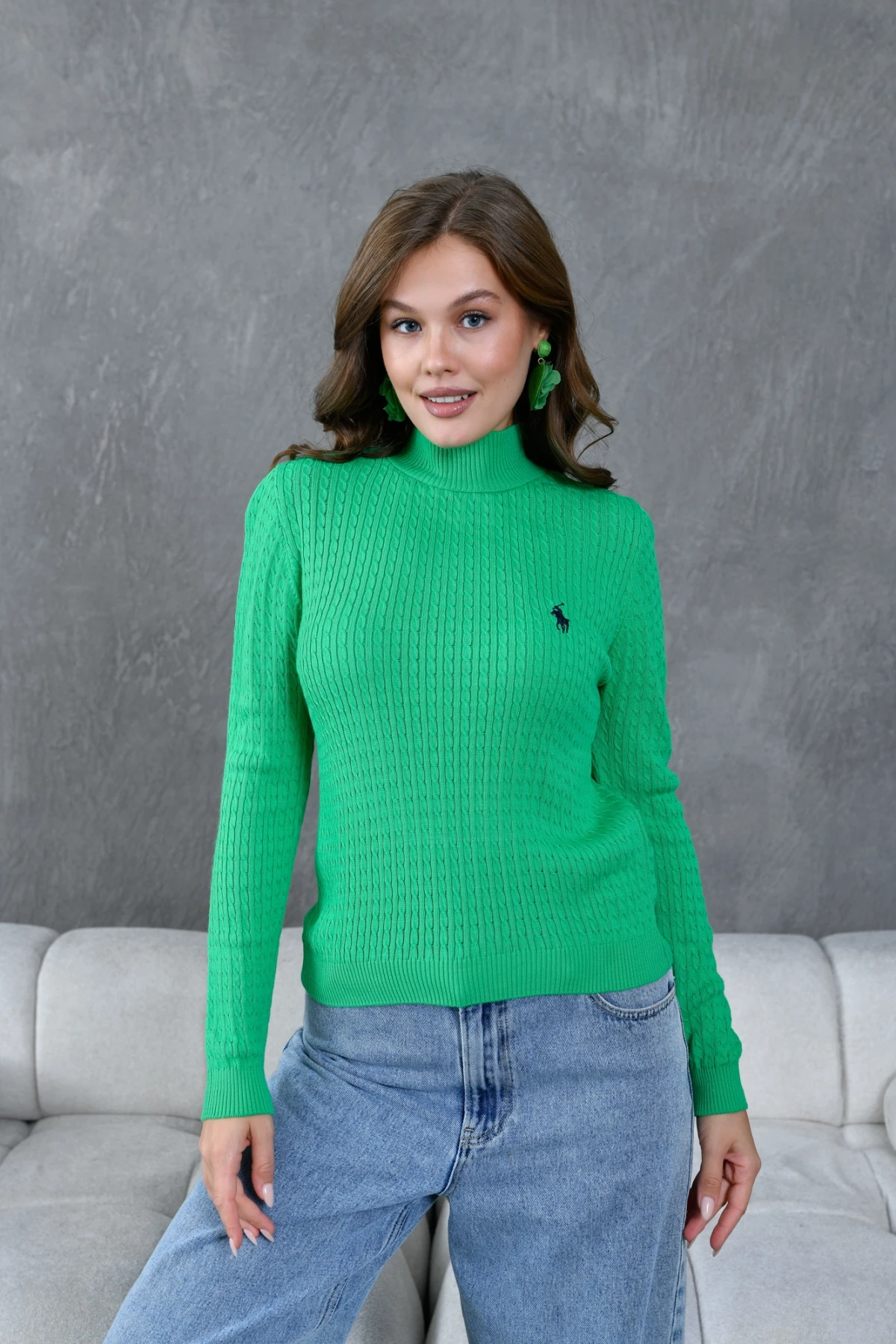 Kadın Dik Yaka Saç Örgü Nakış Detaylı Triko Kazak