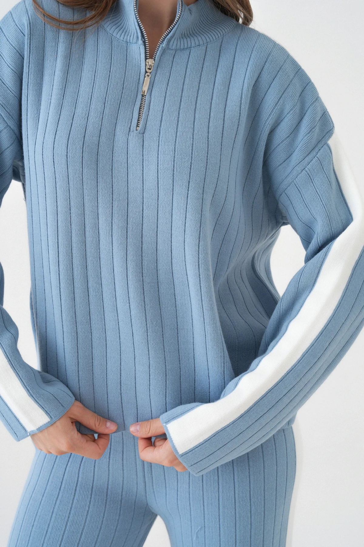 Kadın Dik Yaka Yarım Pat Fermuar Örgü Detay Kazak Pantolon İkili Triko Takım