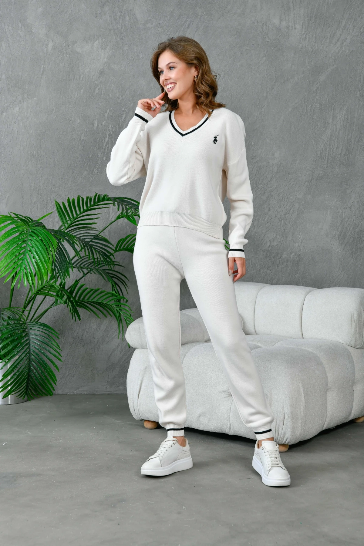 Kadın V Yak Nakış İşlemeli Kazak Pantolon Triko Alt-Üst Takım