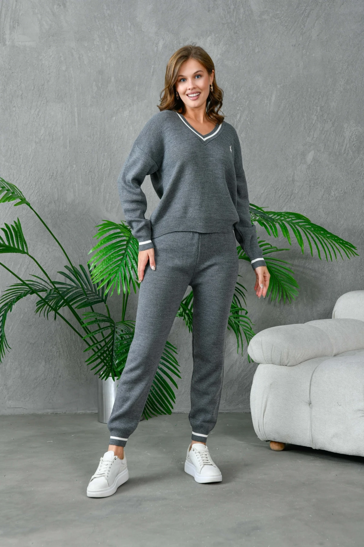 Kadın V Yak Nakış İşlemeli Kazak Pantolon Triko Alt-Üst Takım