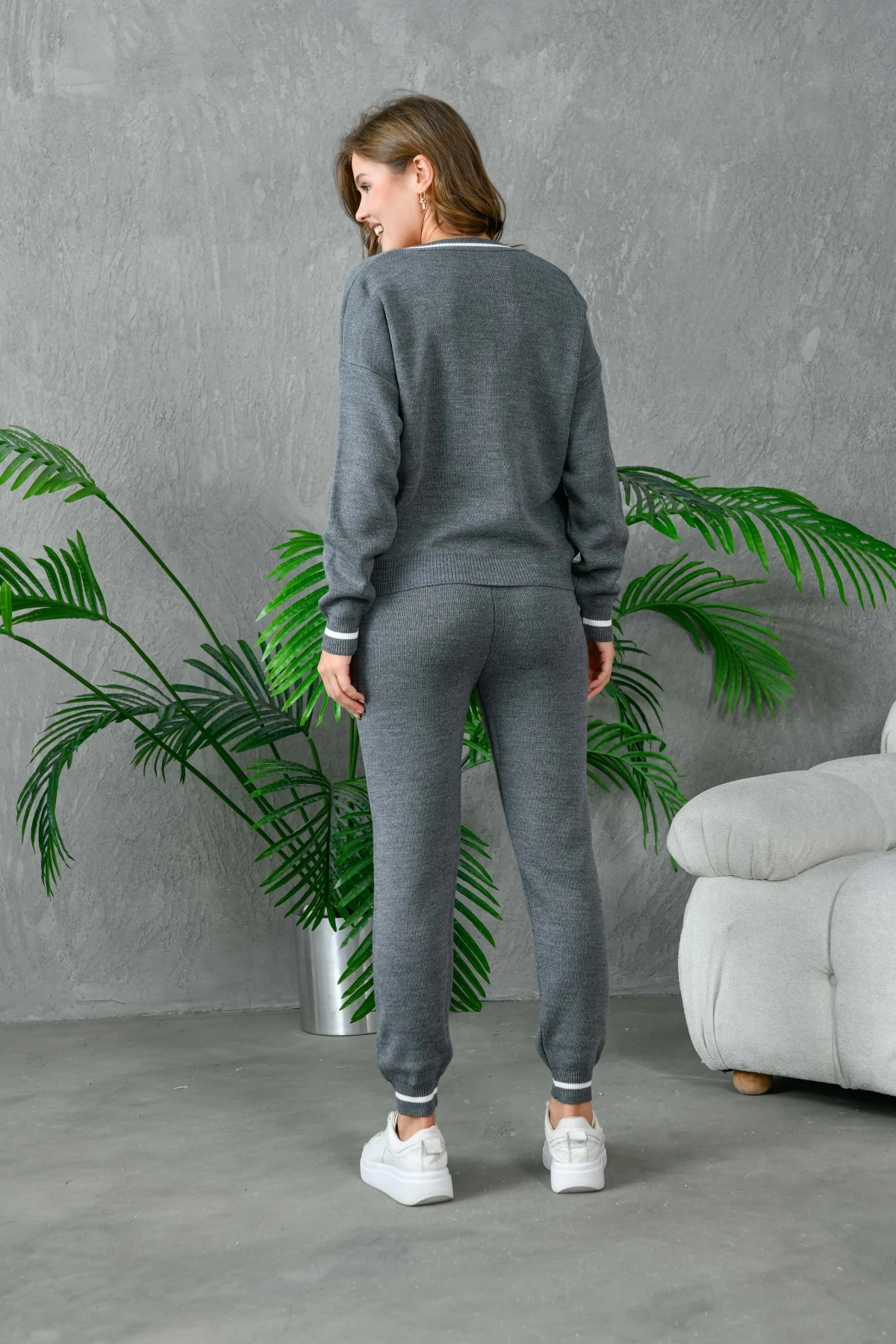 Kadın V Yak Nakış İşlemeli Kazak Pantolon Triko Alt-Üst Takım