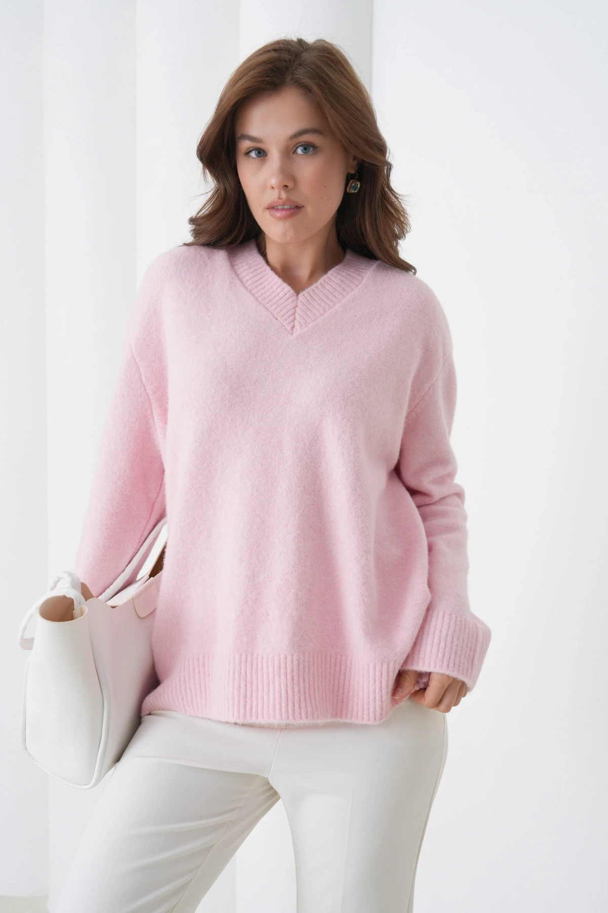 Kadın V Yaka Yumuşak Dokulu Oversize Triko Kazak