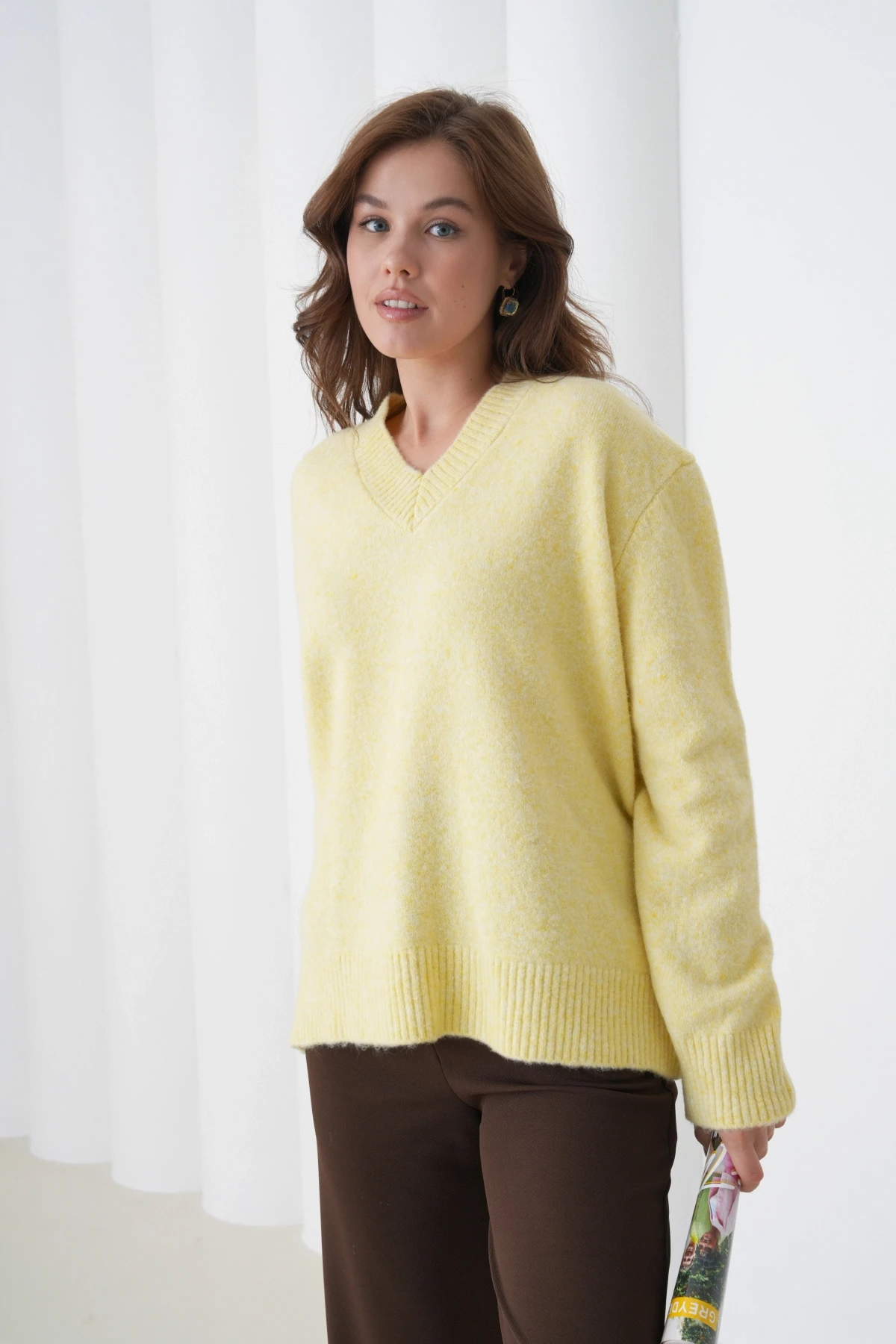 Kadın V Yaka Yumuşak Dokulu Oversize Triko Kazak