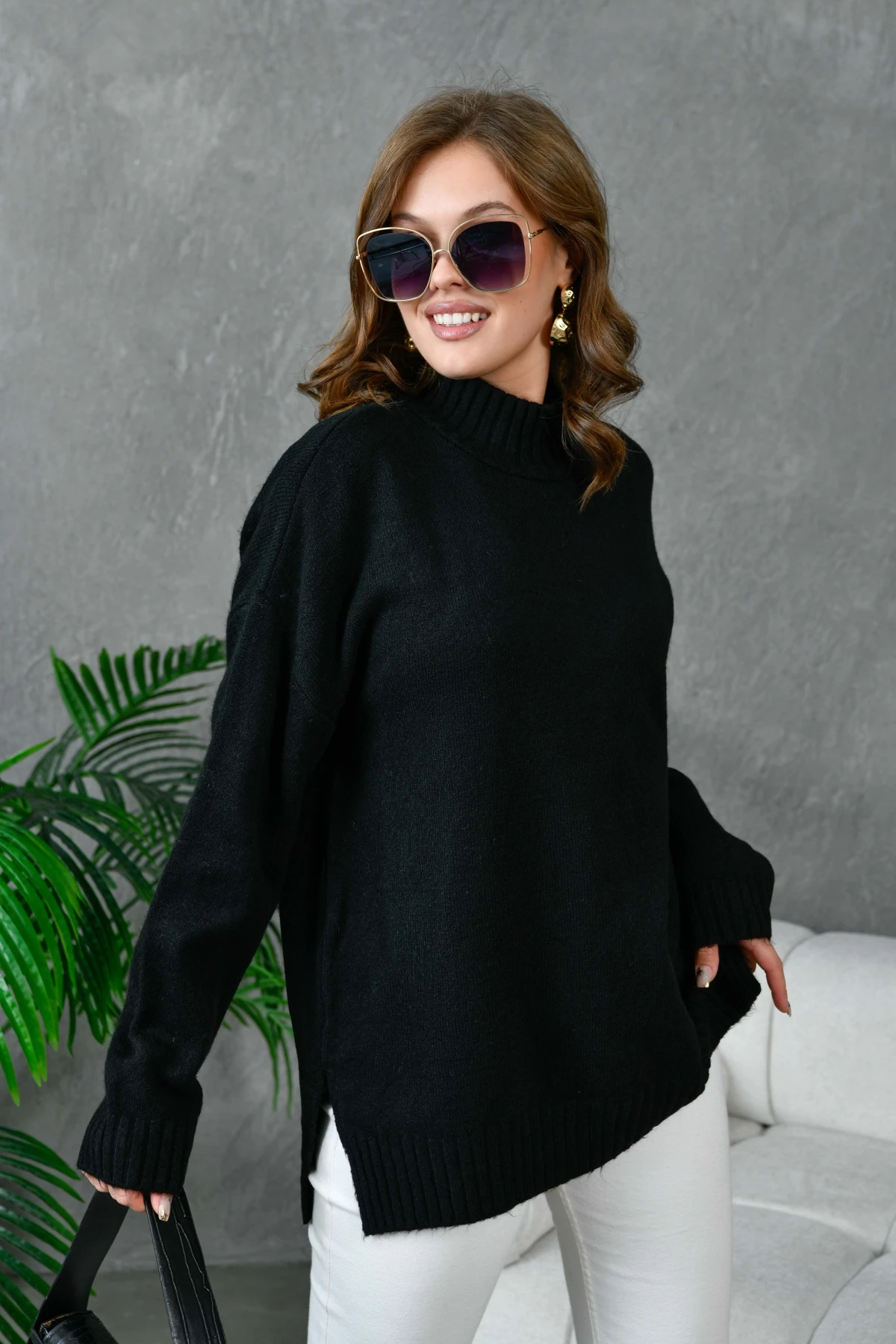 Kadın Yarım Balıkçı Yaka Yırtmaçlı Oversize Triko Kazak