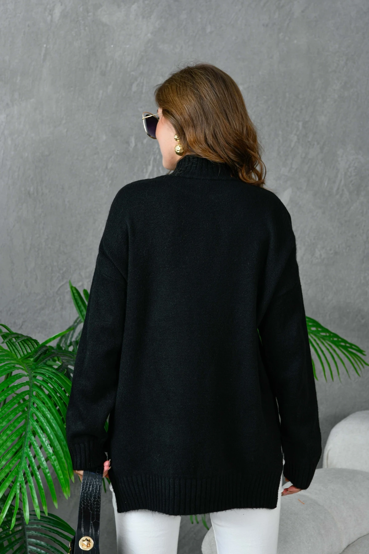 Kadın Yarım Balıkçı Yaka Yırtmaçlı Oversize Triko Kazak