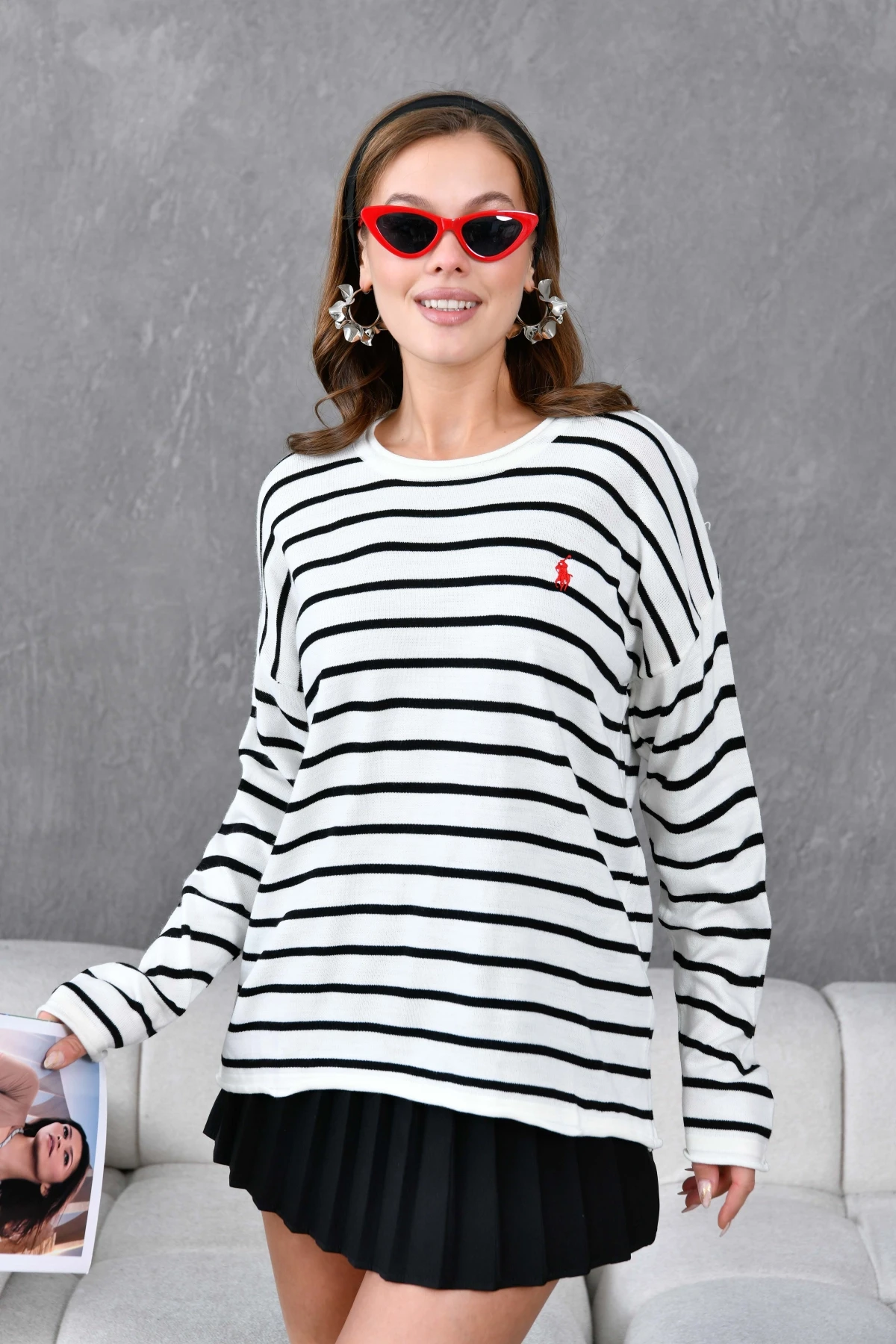 Kadın Bisiklet Yaka Çizgili Nakış Detay Oversize Triko Kazak