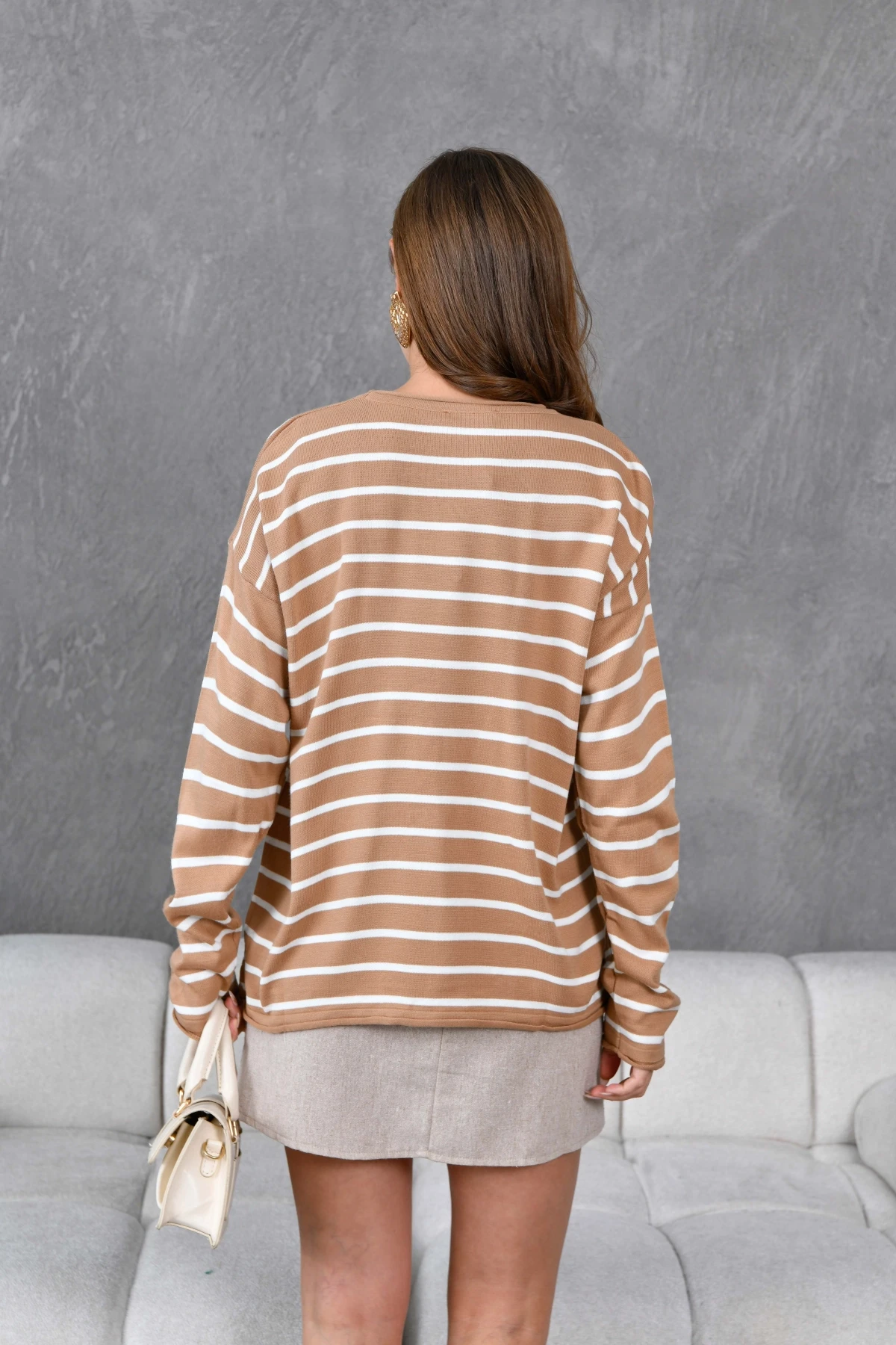 Kadın Bisiklet Yaka Çizgili Nakış Detay Oversize Triko Kazak