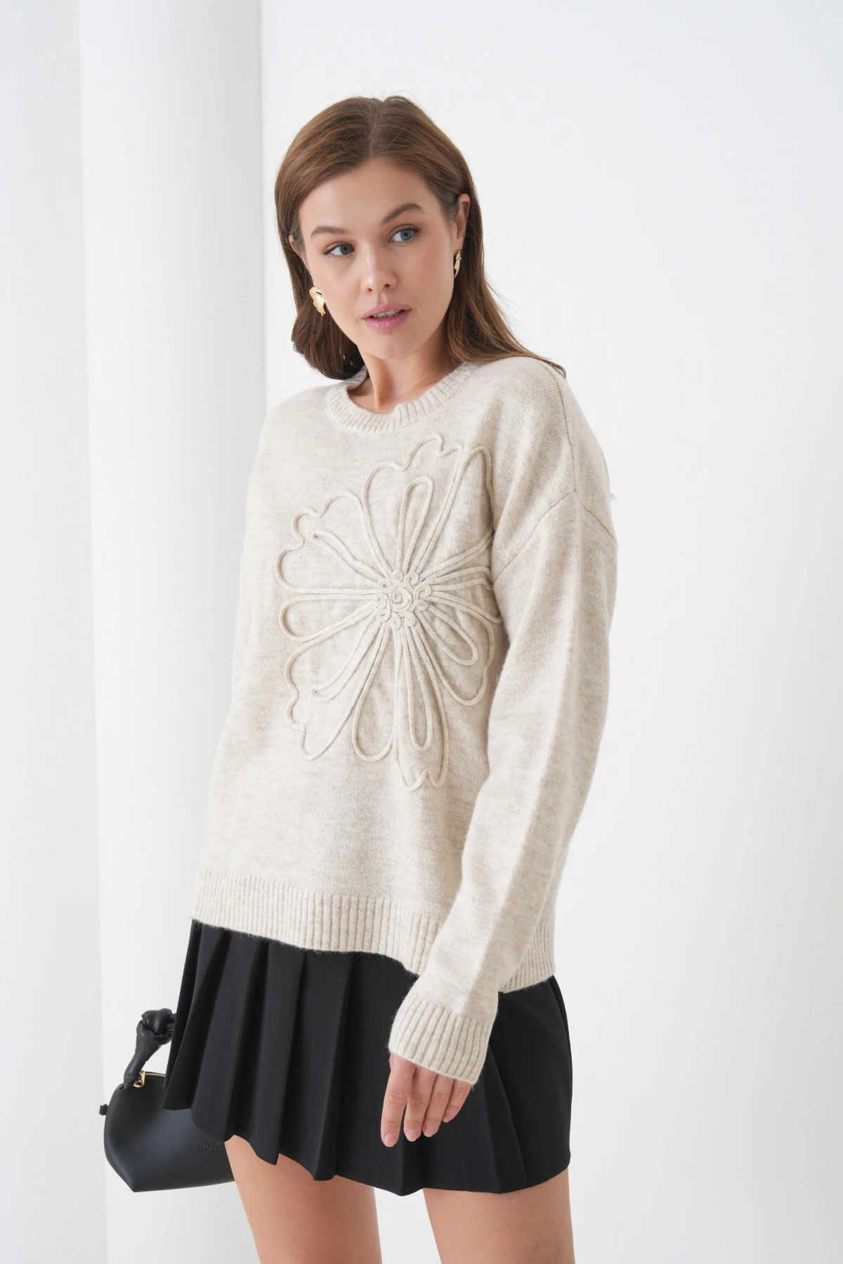 Kadın Bisiklet Yaka Desen İşlemeli Yumuşak Dokulu Triko Kazak