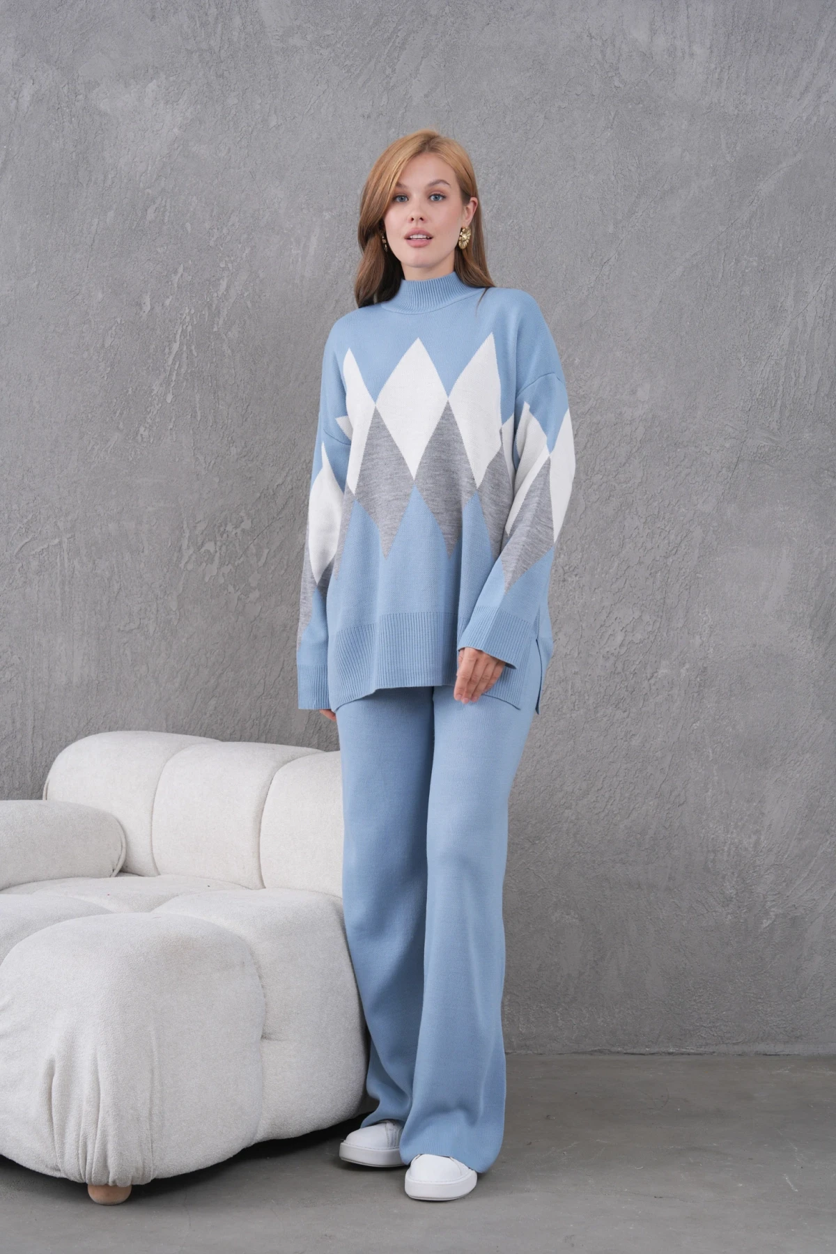 Kadın Dik Yaka Desenli Yırtmaçlı Kazak Pantolon İkil Triko Takım