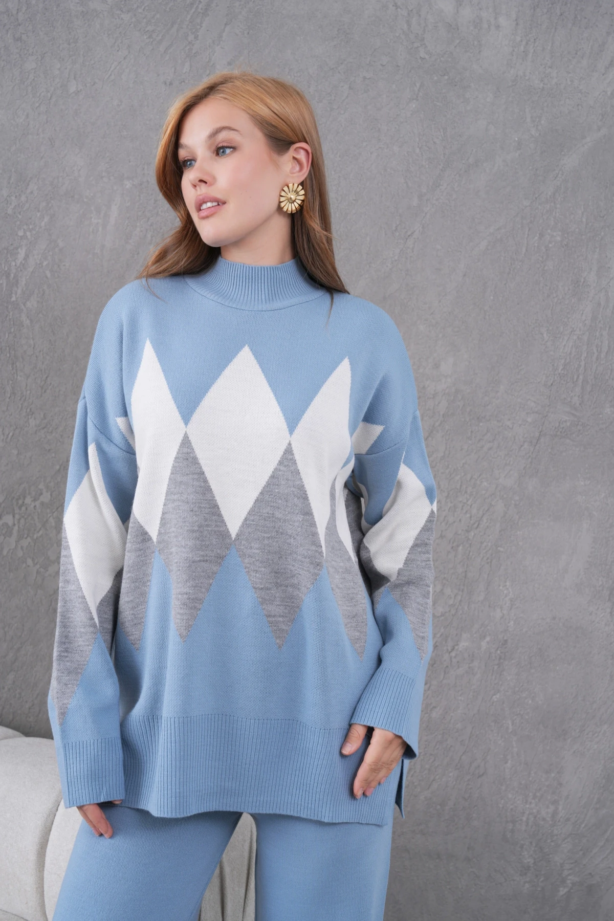 Kadın Dik Yaka Desenli Yırtmaçlı Kazak Pantolon İkil Triko Takım