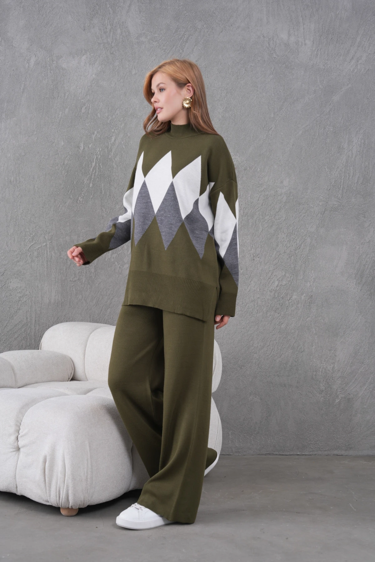 Kadın Dik Yaka Desenli Yırtmaçlı Kazak Pantolon İkil Triko Takım