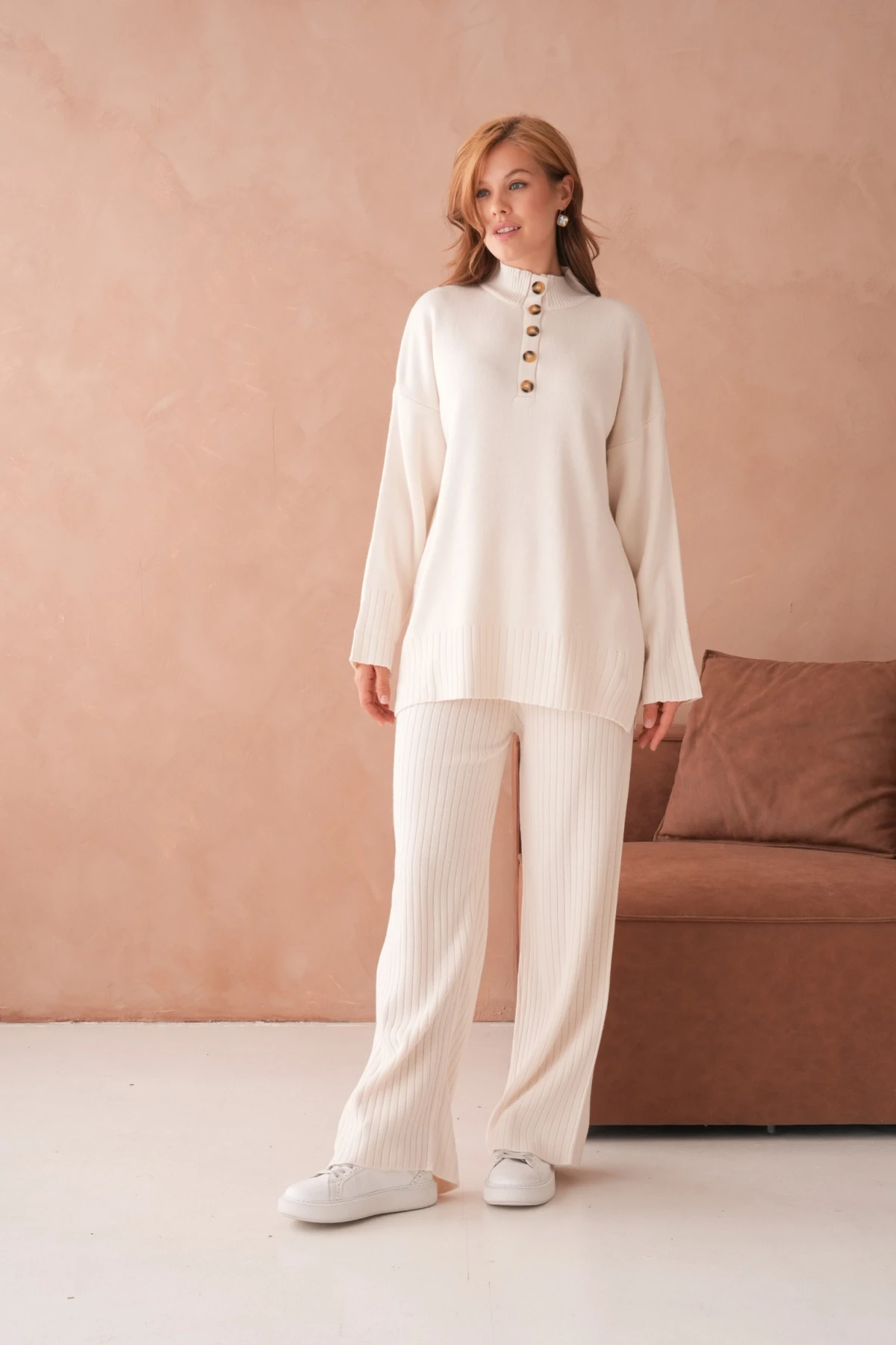 Kadın Dik Yaka Düğme Detay Yırtmaçlı Salaş Kazak Pantolon İkili Triko Takım