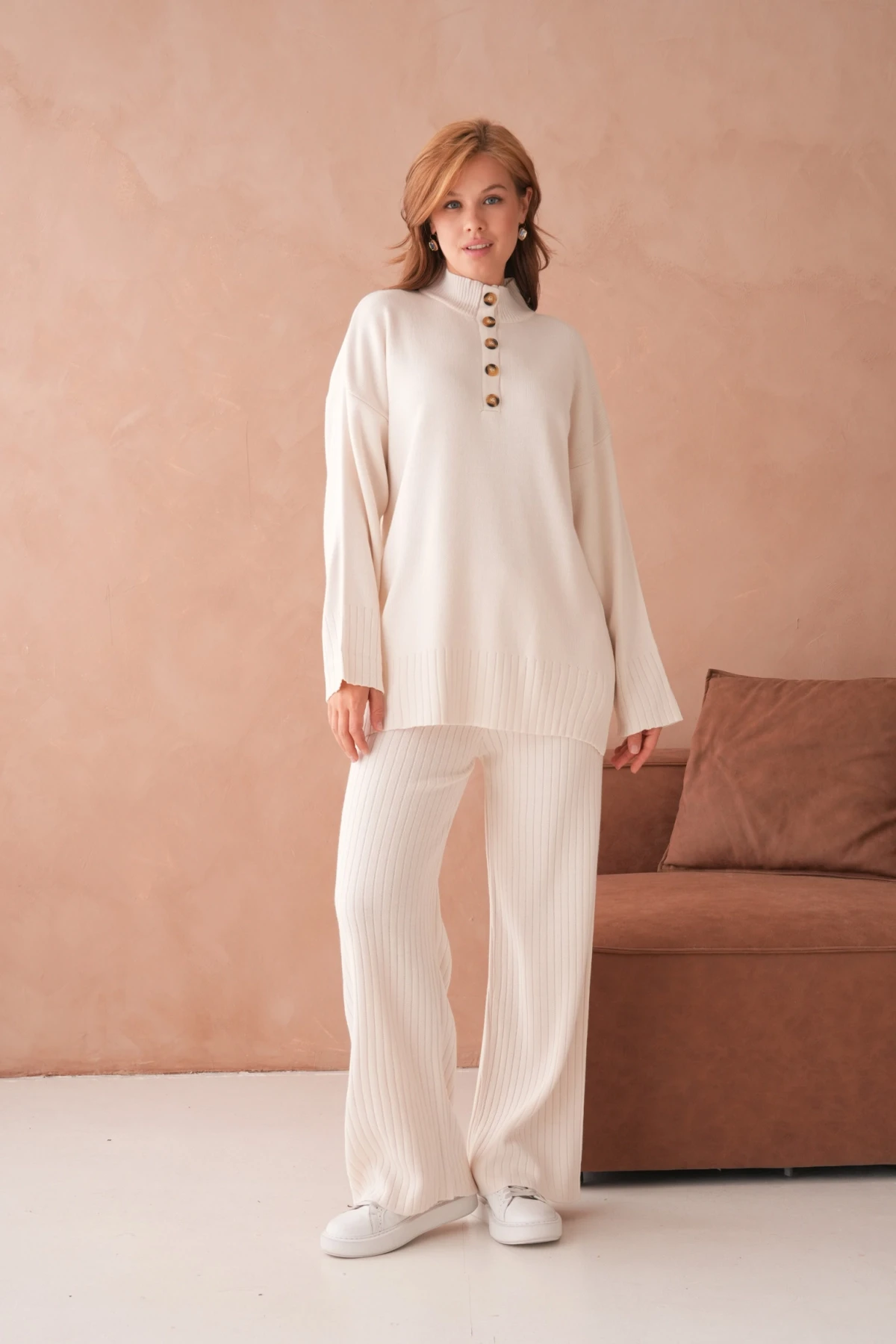 Kadın Dik Yaka Düğme Detay Yırtmaçlı Salaş Kazak Pantolon İkili Triko Takım