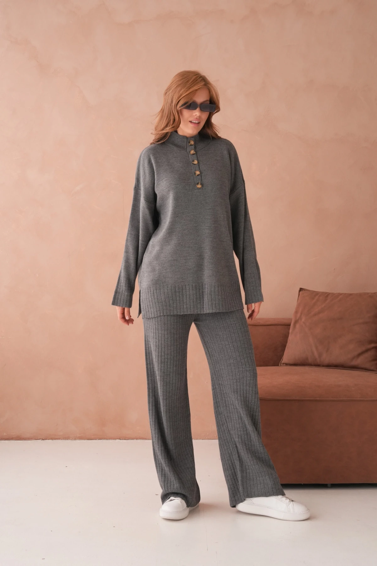 Kadın Dik Yaka Düğme Detay Yırtmaçlı Salaş Kazak Pantolon İkili Triko Takım